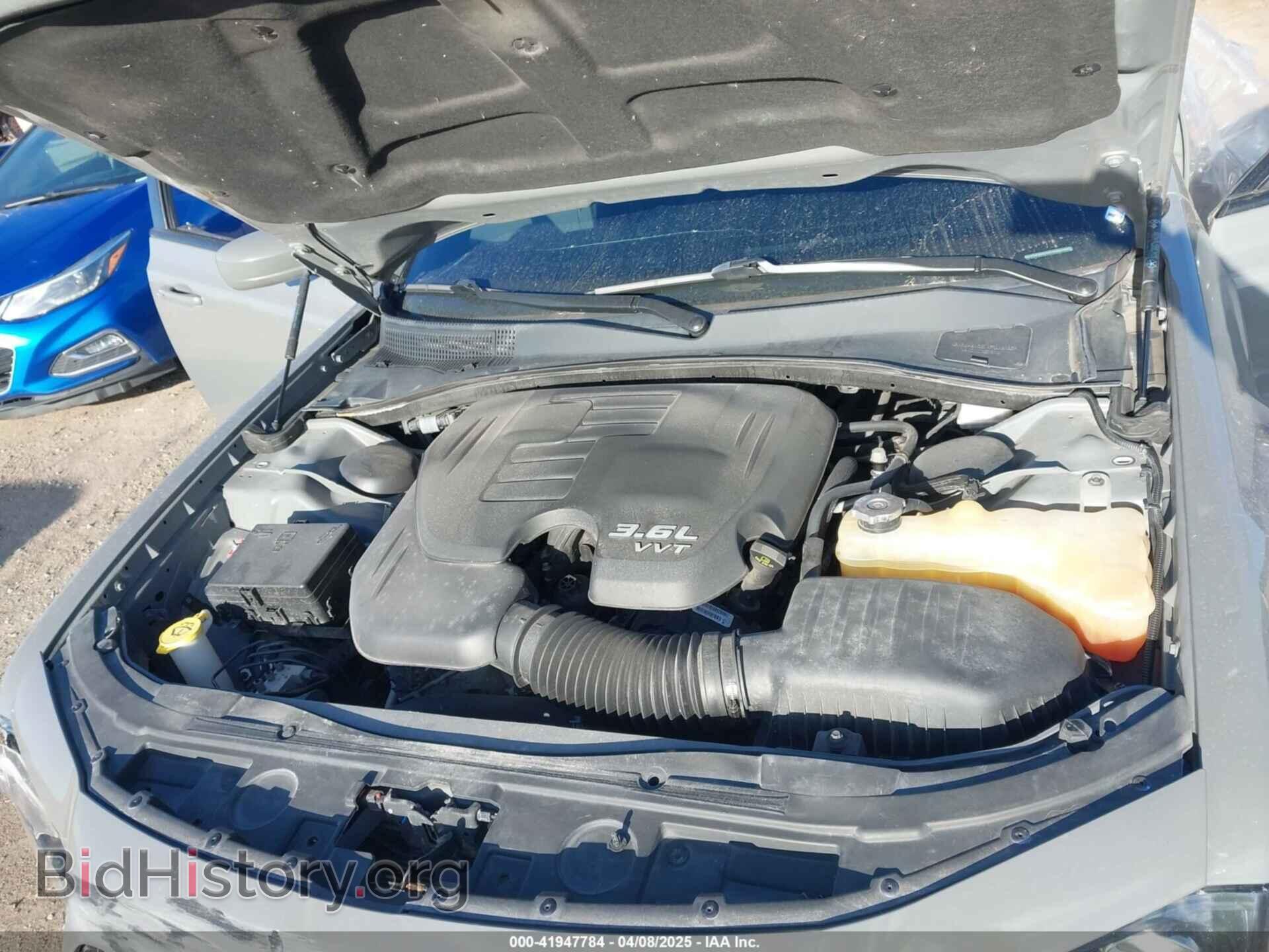 2019 CHRYSLER 300 - VIN: 2C3CCABG2KH516562 - Фото 10