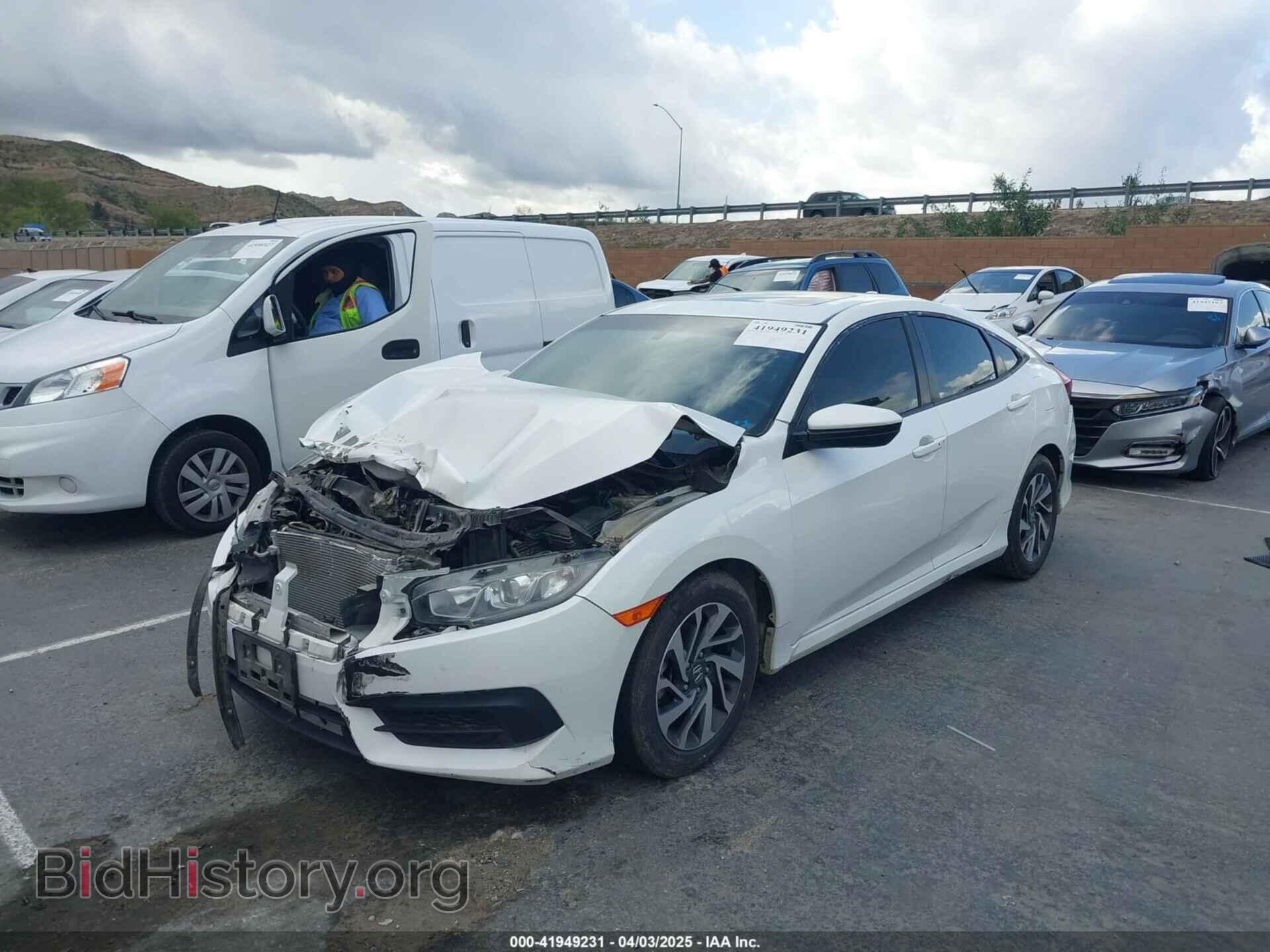 2018 HONDA CIVIC - VIN: 19XFC2F76JE206191 - Фото 2