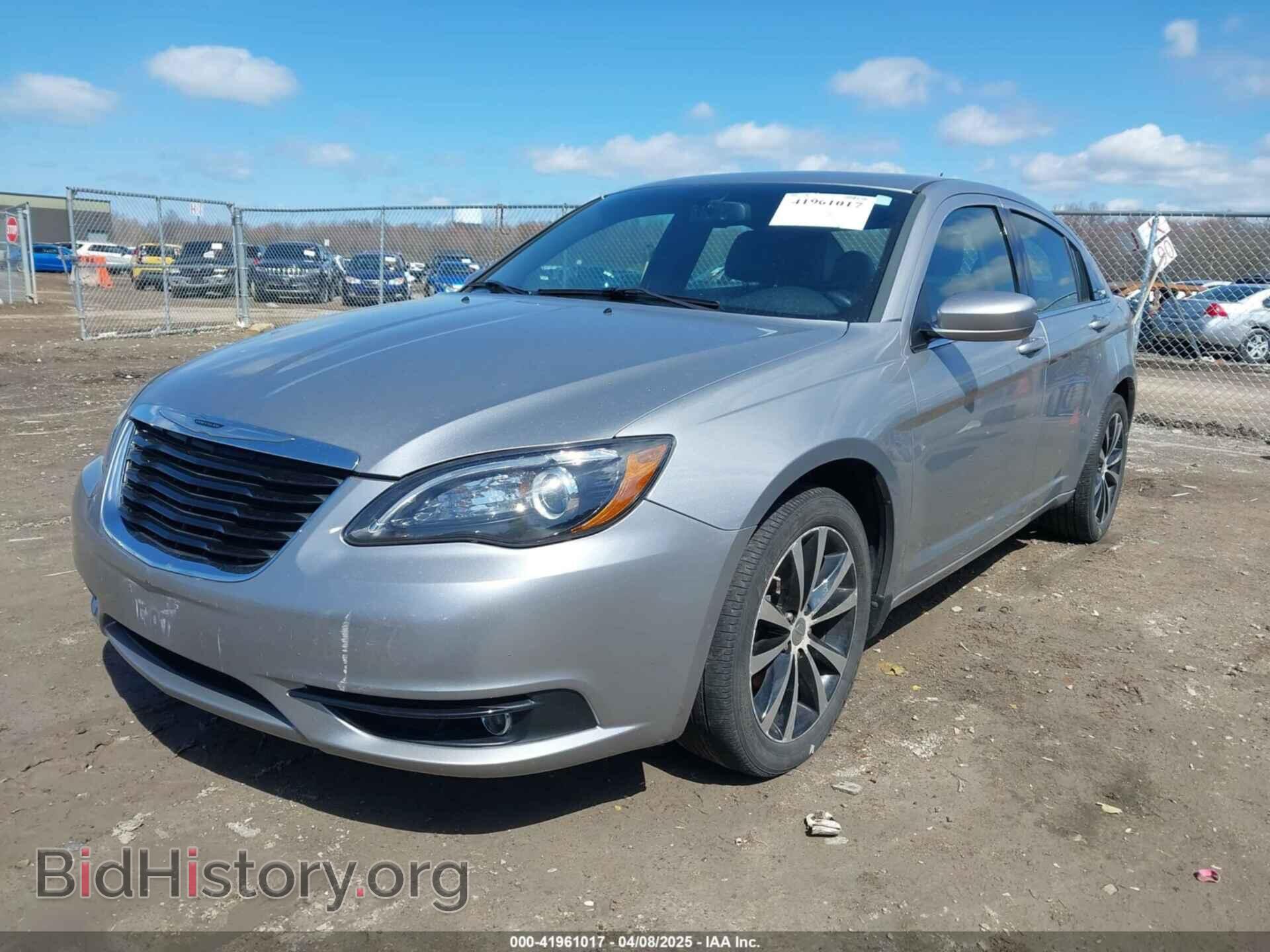 2013 CHRYSLER 200 - VIN: 1C3CCBCG9DN654761 - Фото 2
