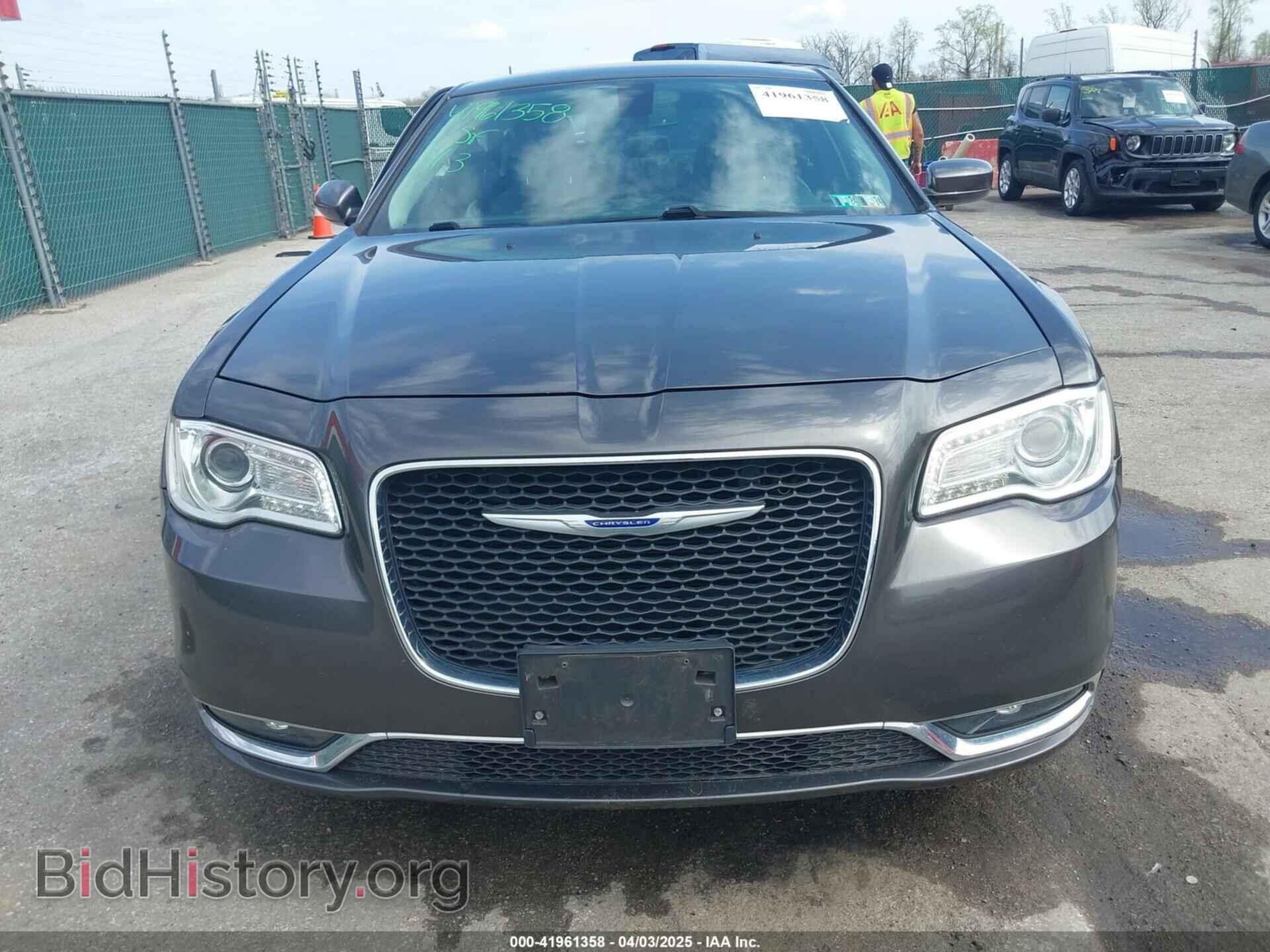 2019 CHRYSLER 300 - VIN: 2C3CCARG3KH581149 - Фото 12