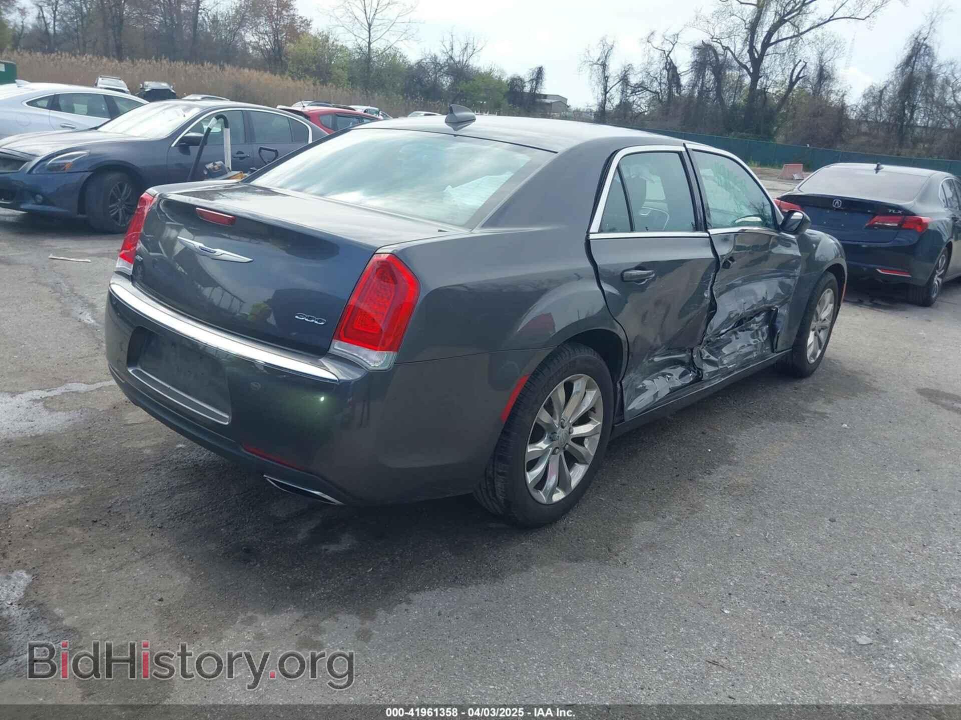 2019 CHRYSLER 300 - VIN: 2C3CCARG3KH581149 - Фото 4