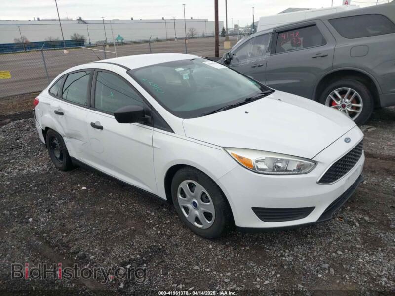 2015 Ford FOCUS S (VIN 1FADP3E28FL294527) — фото 1 из 13, IAAI, повреждение: правый бок