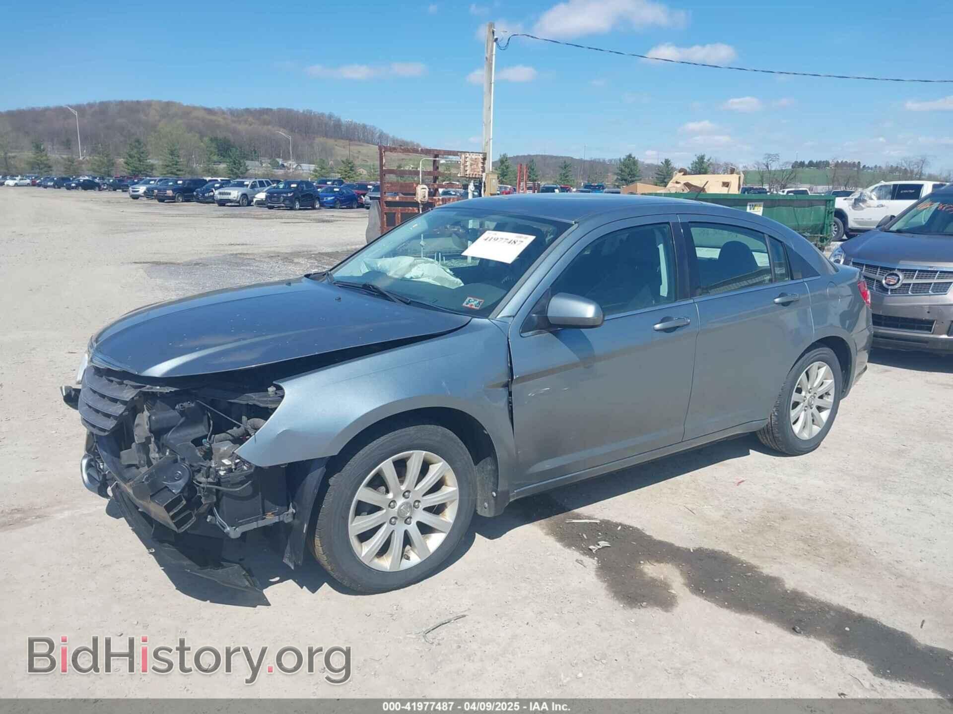 2010 CHRYSLER SEBRING - VIN: 1C3CC5FB2AN207816 - Фото 2
