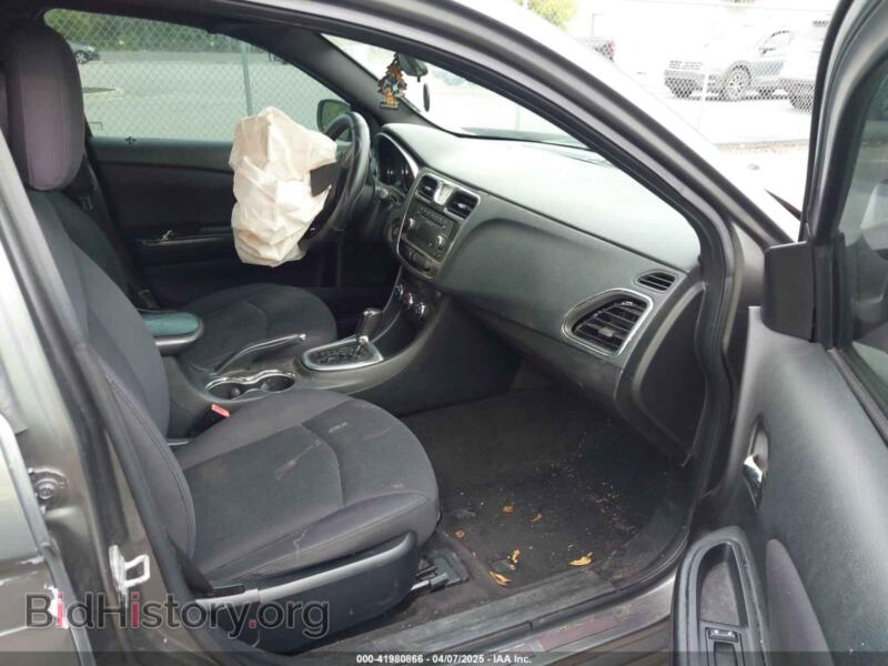 2013 Chrysler 200 (VIN 1C3CCBAB0DN641520) — фото 5 из 15