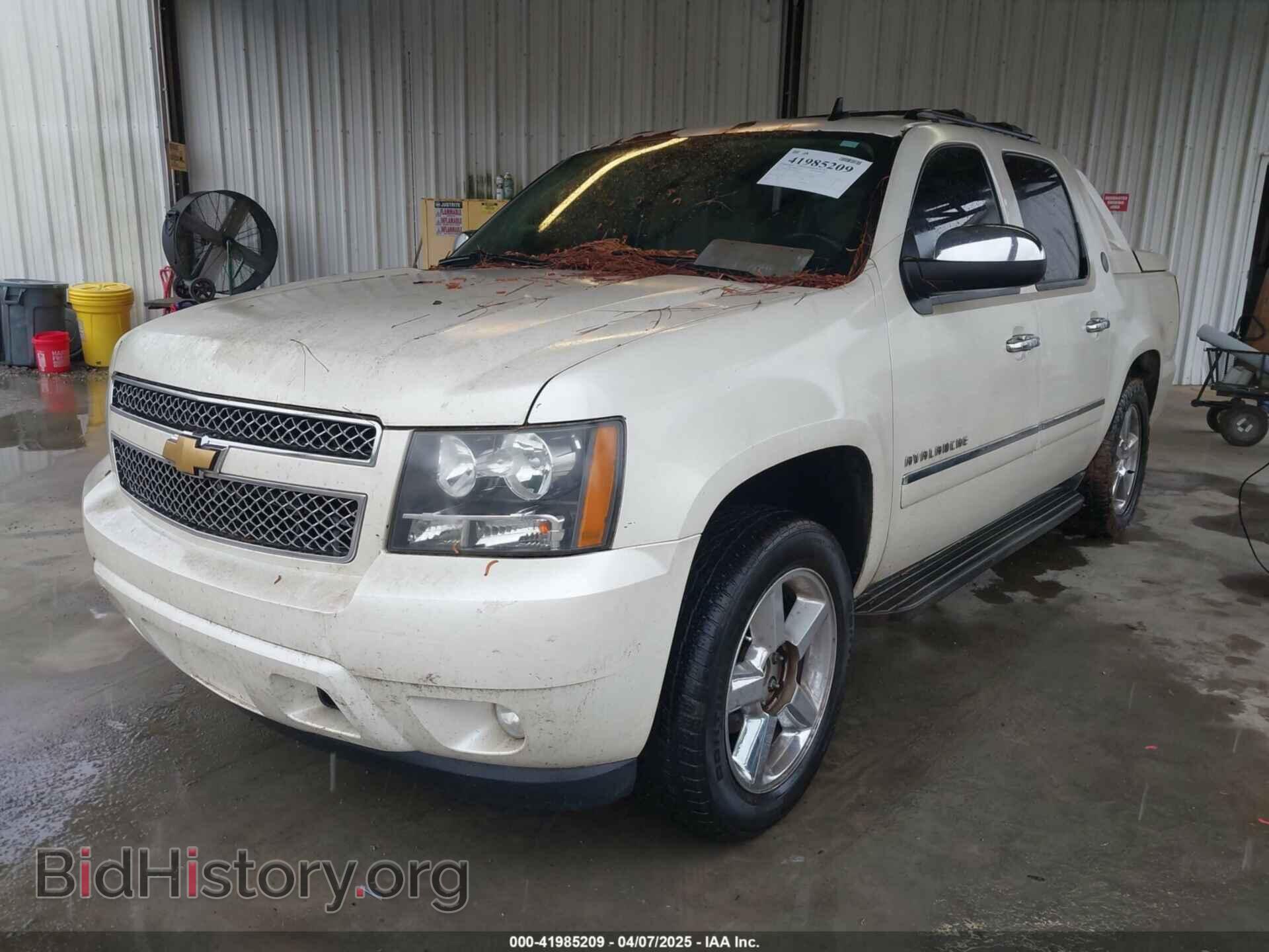 2013 CHEVROLET AVALANCHE - VIN: 3GNMCGE03DG296330 - Фото 2