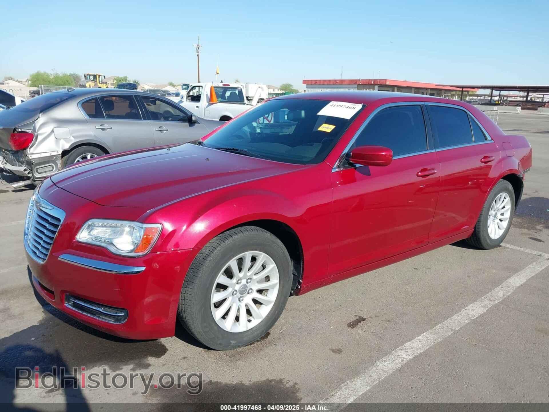 2013 CHRYSLER 300 - VIN: 2C3CCAAG3DH611992 - Фото 2