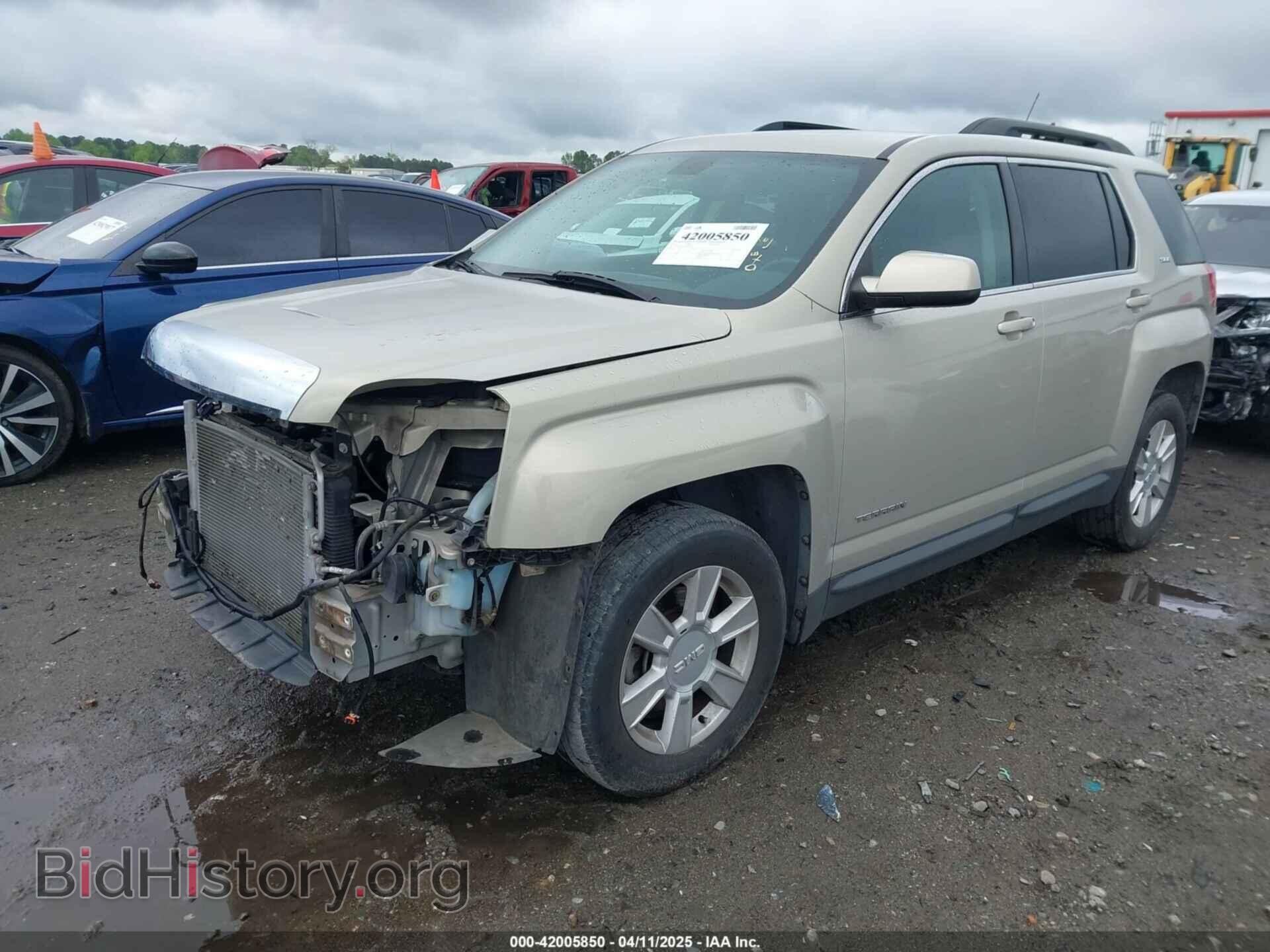 2011 GMC TERRAIN - VIN: 2CTALSEC3B6271692 - Photo 2