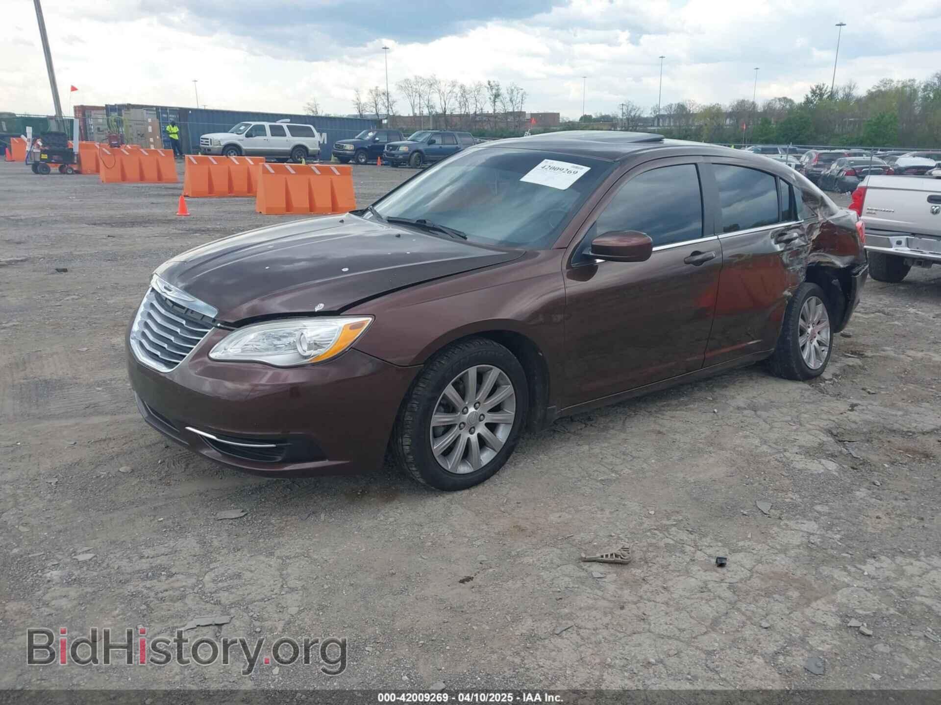 2013 CHRYSLER 200 - VIN: 1C3CCBBB2DN538825 - Фото 2