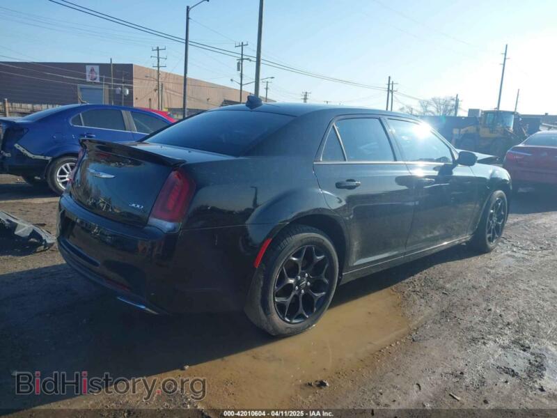 2016 Chrysler 300 (VIN 2C3CCAGG0GH191555) — фото 4 из 17
