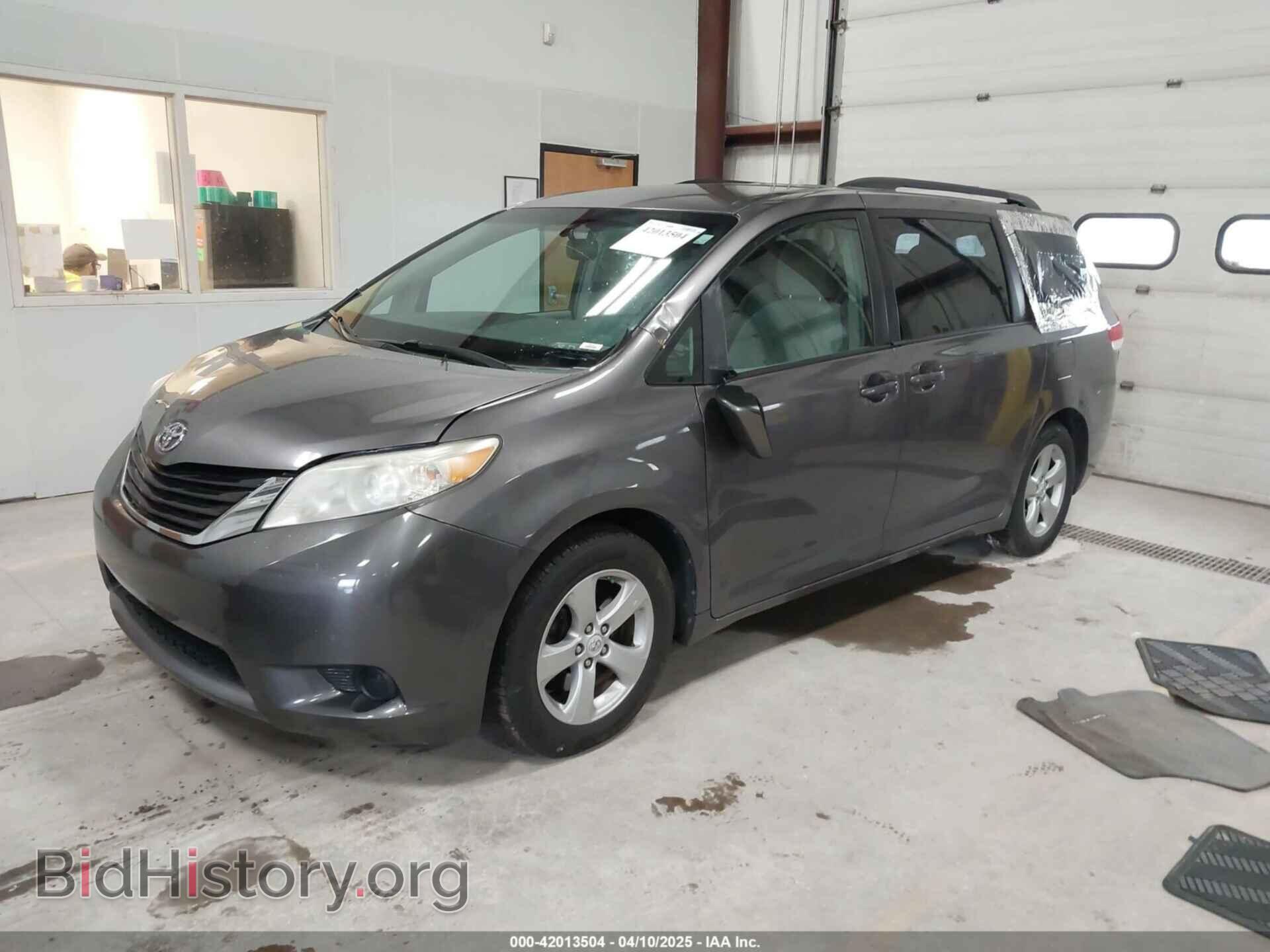 2011 TOYOTA SIENNA - VIN: 5TDKK3DC2BS068597 - Фото 2