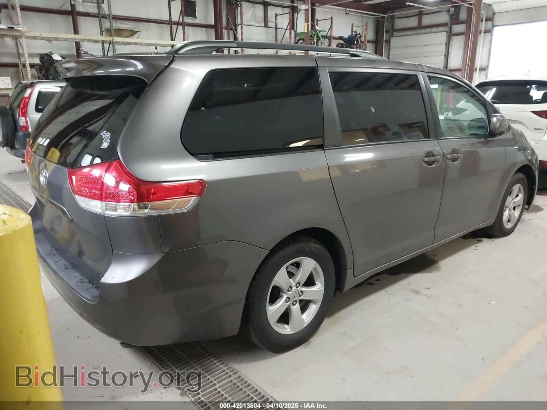2011 TOYOTA SIENNA - VIN: 5TDKK3DC2BS068597 - Фото 4