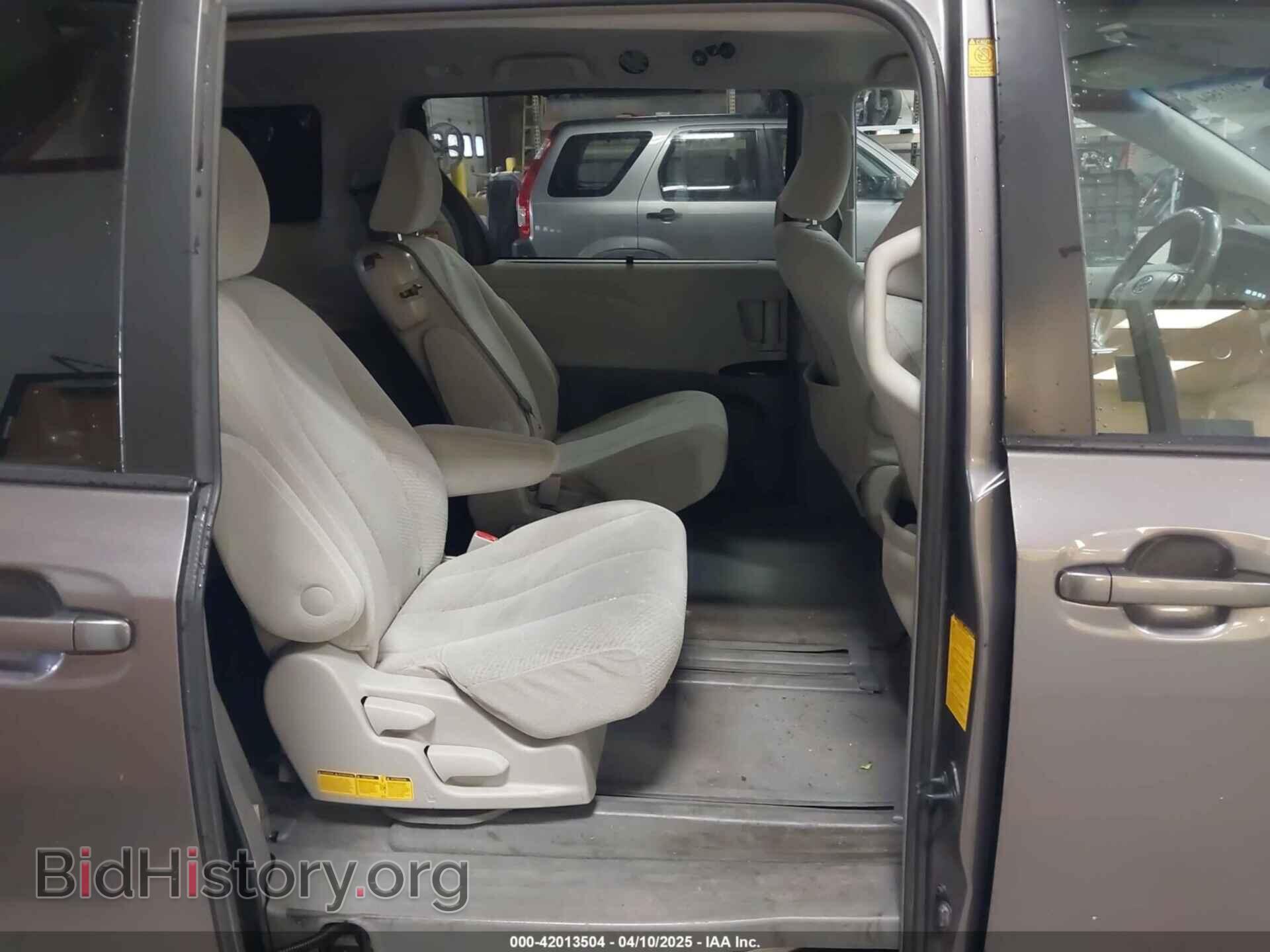 2011 TOYOTA SIENNA - VIN: 5TDKK3DC2BS068597 - Фото 8