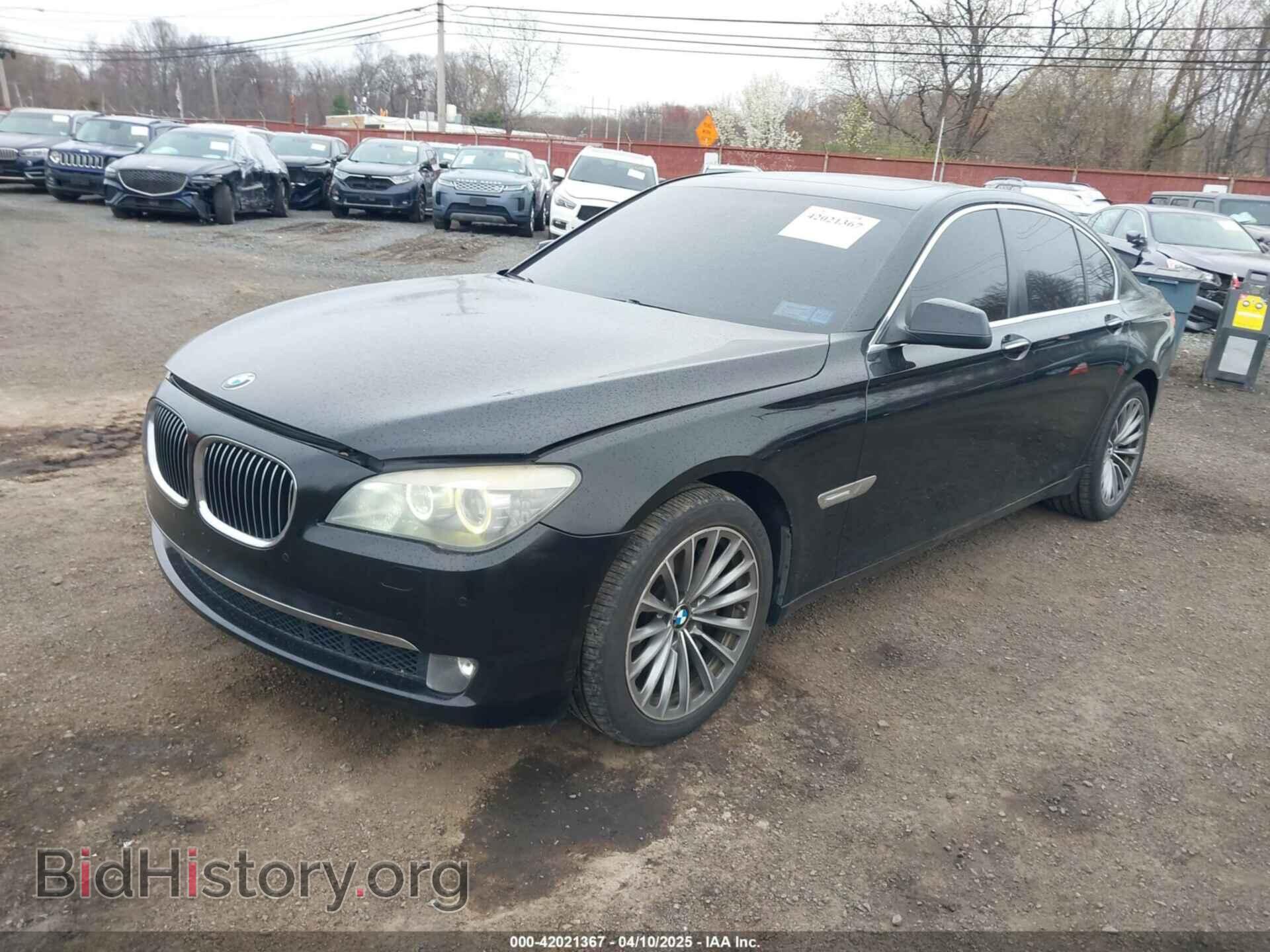 2011 BMW 740I - VIN: WBAKA4C55BC612584 - Фото 2
