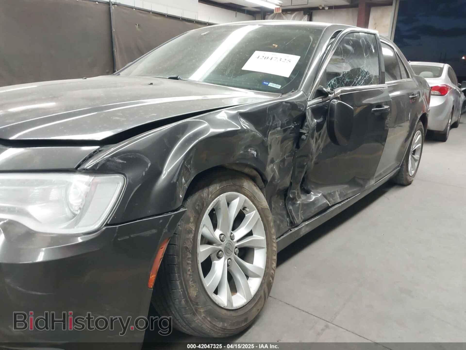 2016 CHRYSLER 300 - VIN: 2C3CCAAG8GH235536 - Фото 6