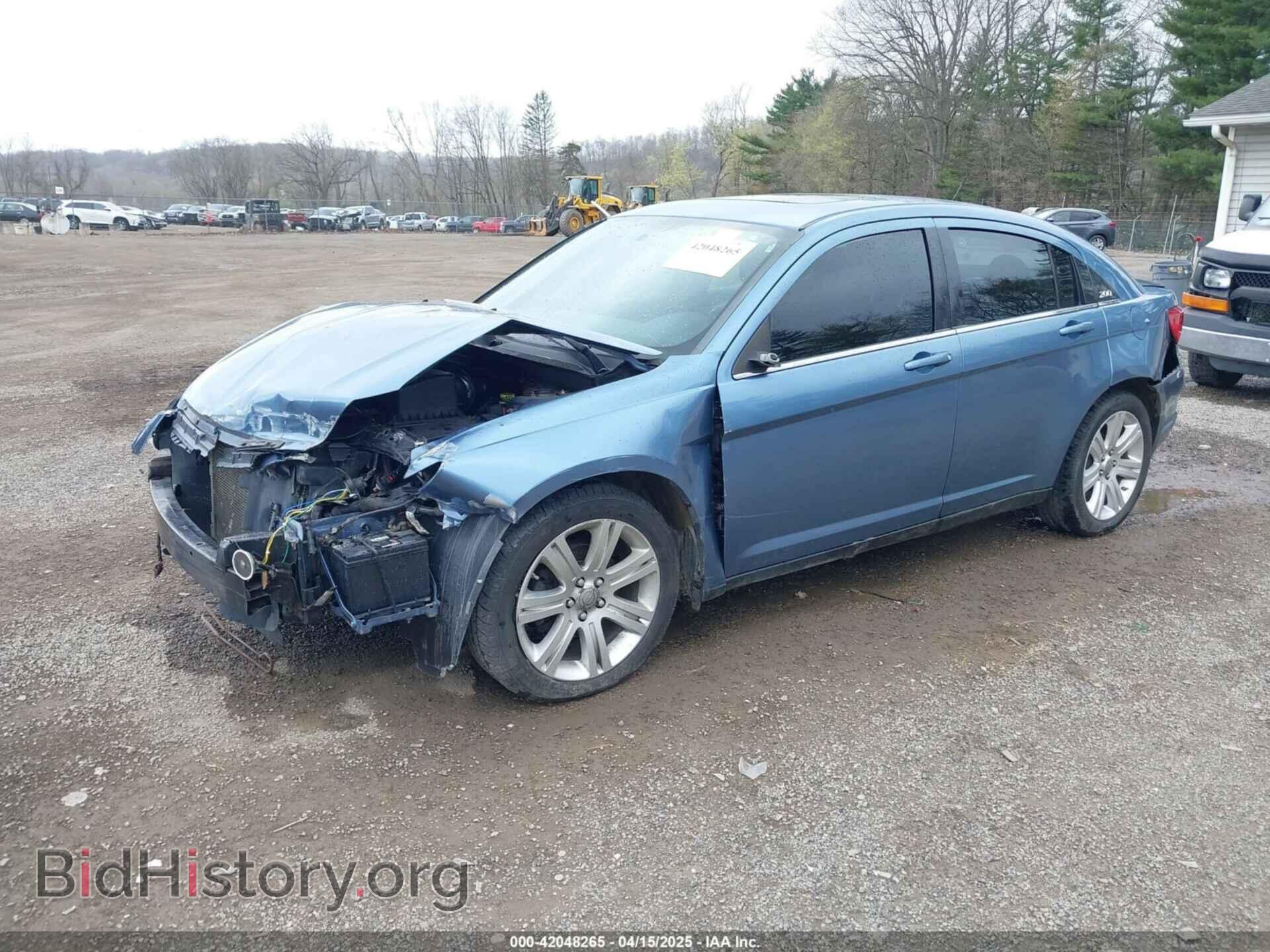 2011 CHRYSLER 200 - VIN: 1C3BC1FG3BN614903 - Фото 2