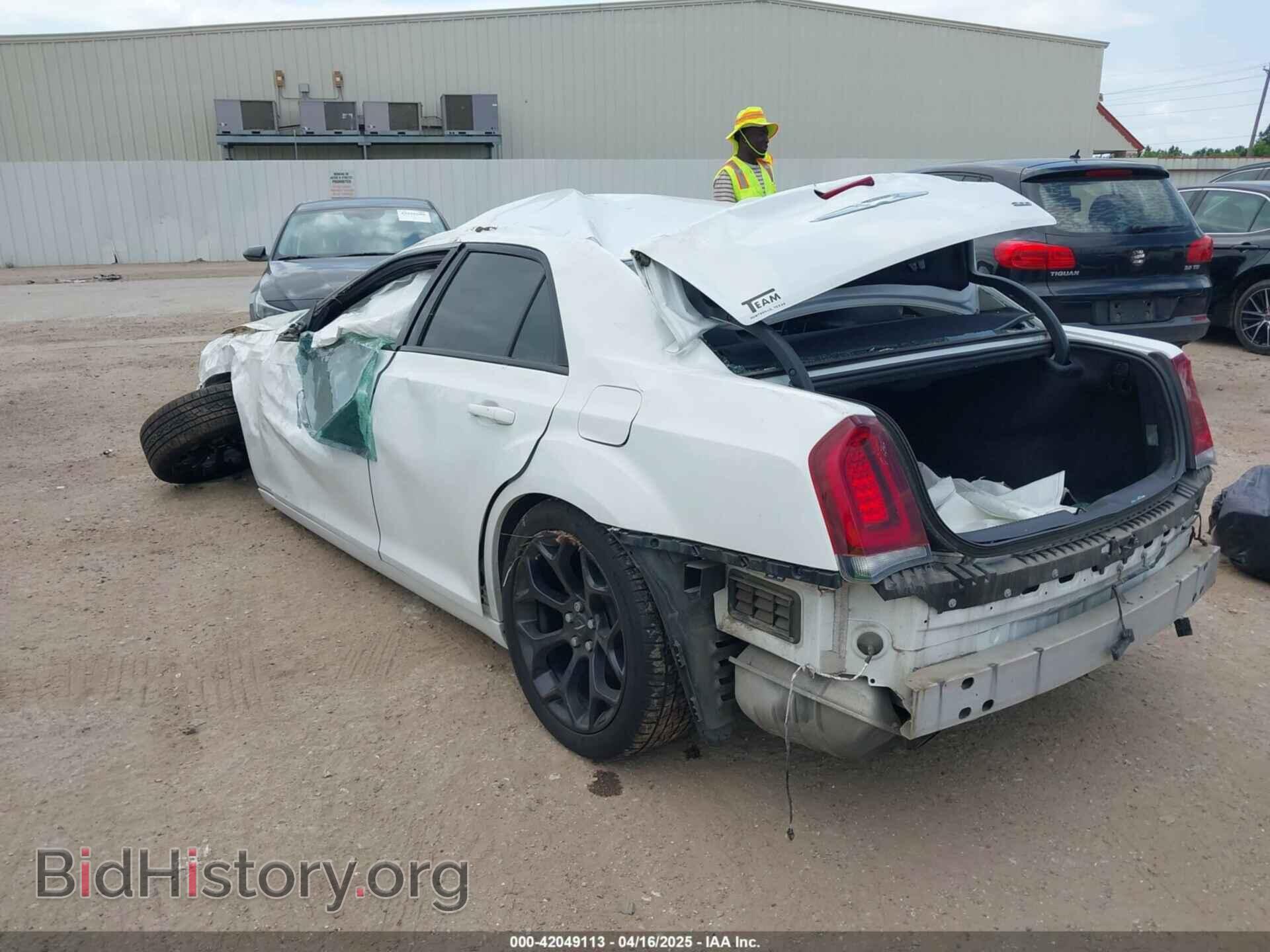 2019 CHRYSLER 300 - VIN: 2C3CCAAG2KH614153 - Фото 3