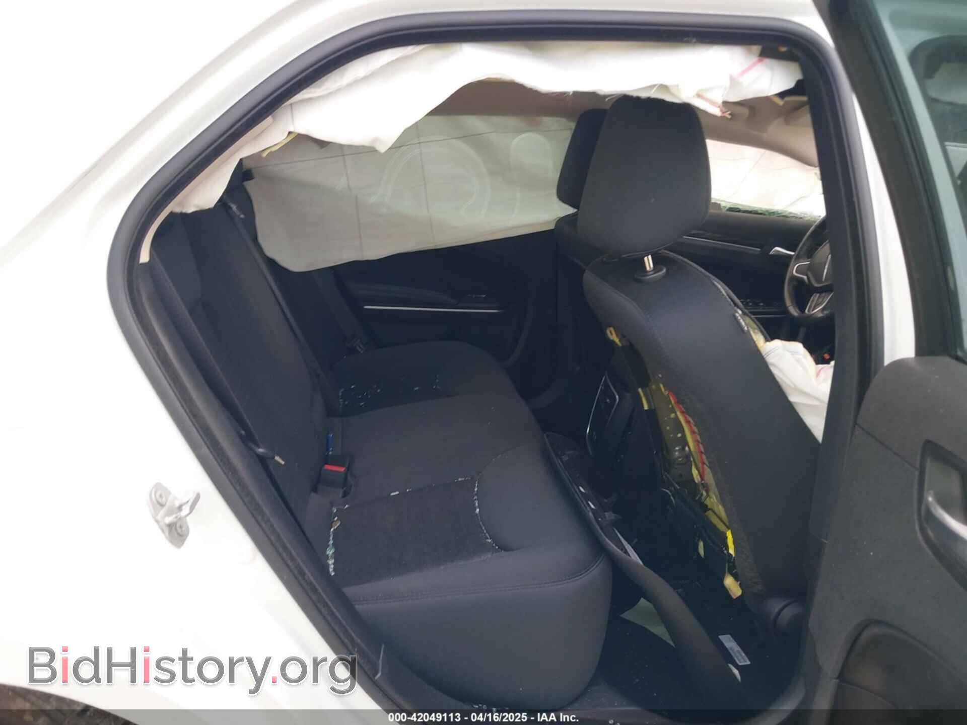 2019 CHRYSLER 300 - VIN: 2C3CCAAG2KH614153 - Фото 8