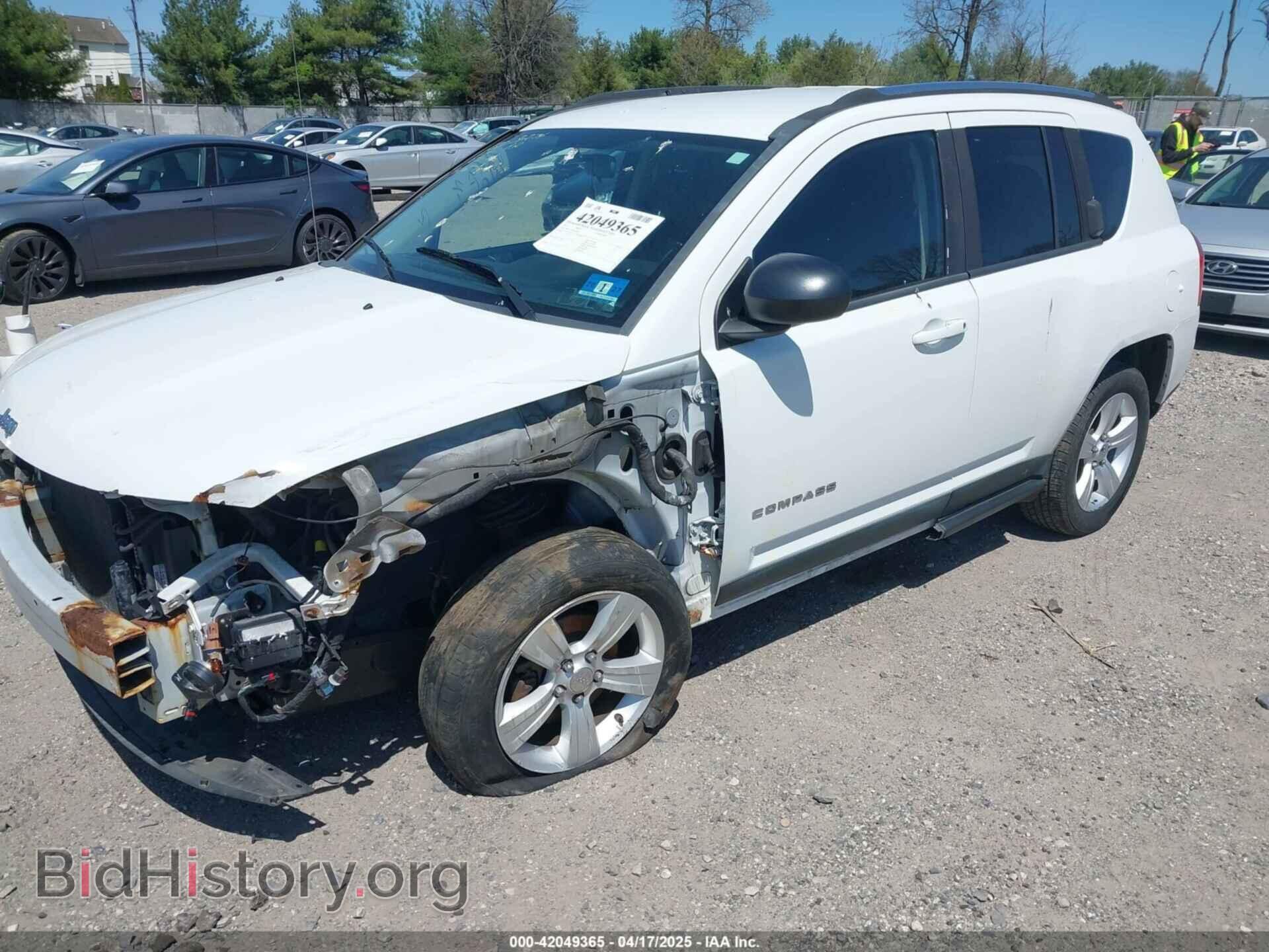 2011 JEEP COMPASS - VIN: 1J4NT1FA2BD240921 - Фото 2