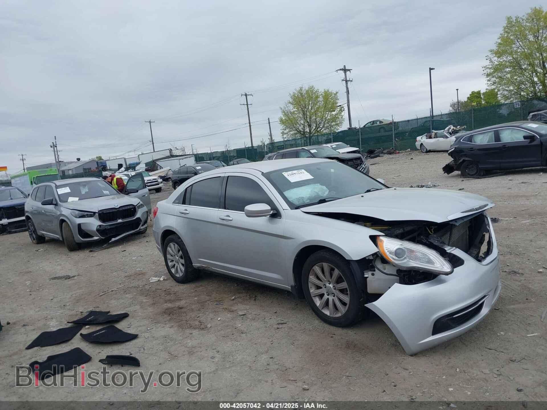 Photo 1C3BC1FB3BN585679 - CHRYSLER 200 2011