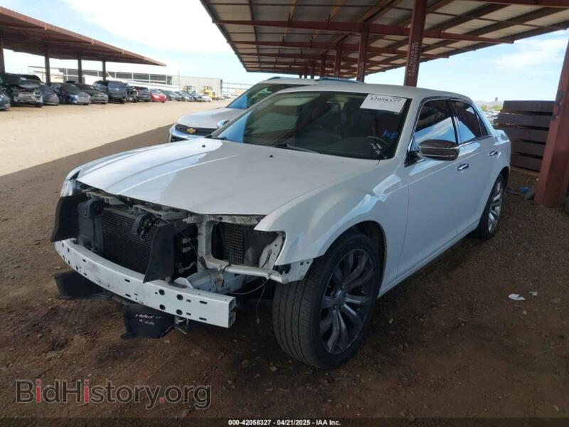 2019 Chrysler 300 (VIN 2C3CCAEG9KH689328) — фото 2 из 17