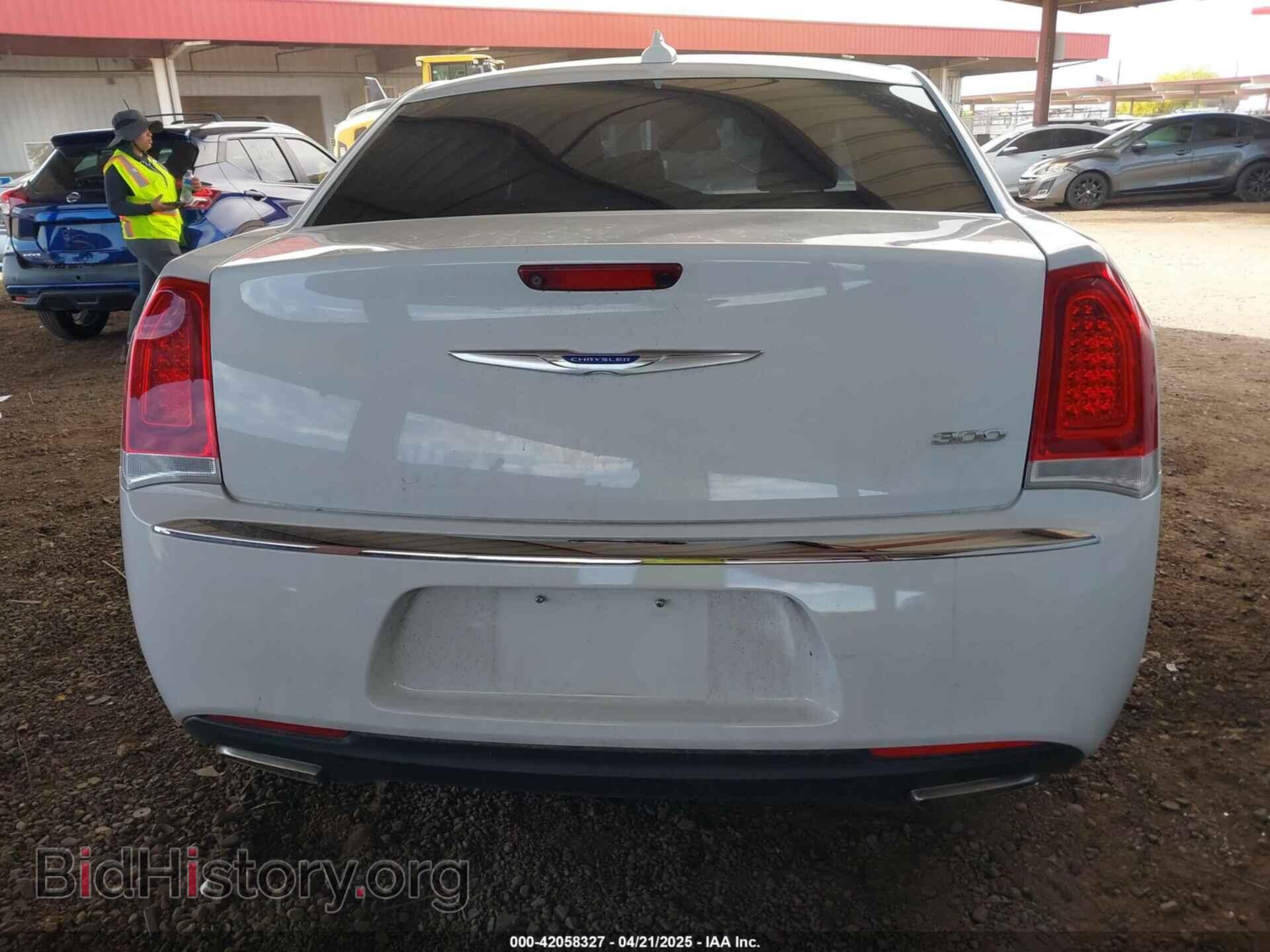 2019 CHRYSLER 300 - VIN: 2C3CCAEG9KH689328 - Фото 17