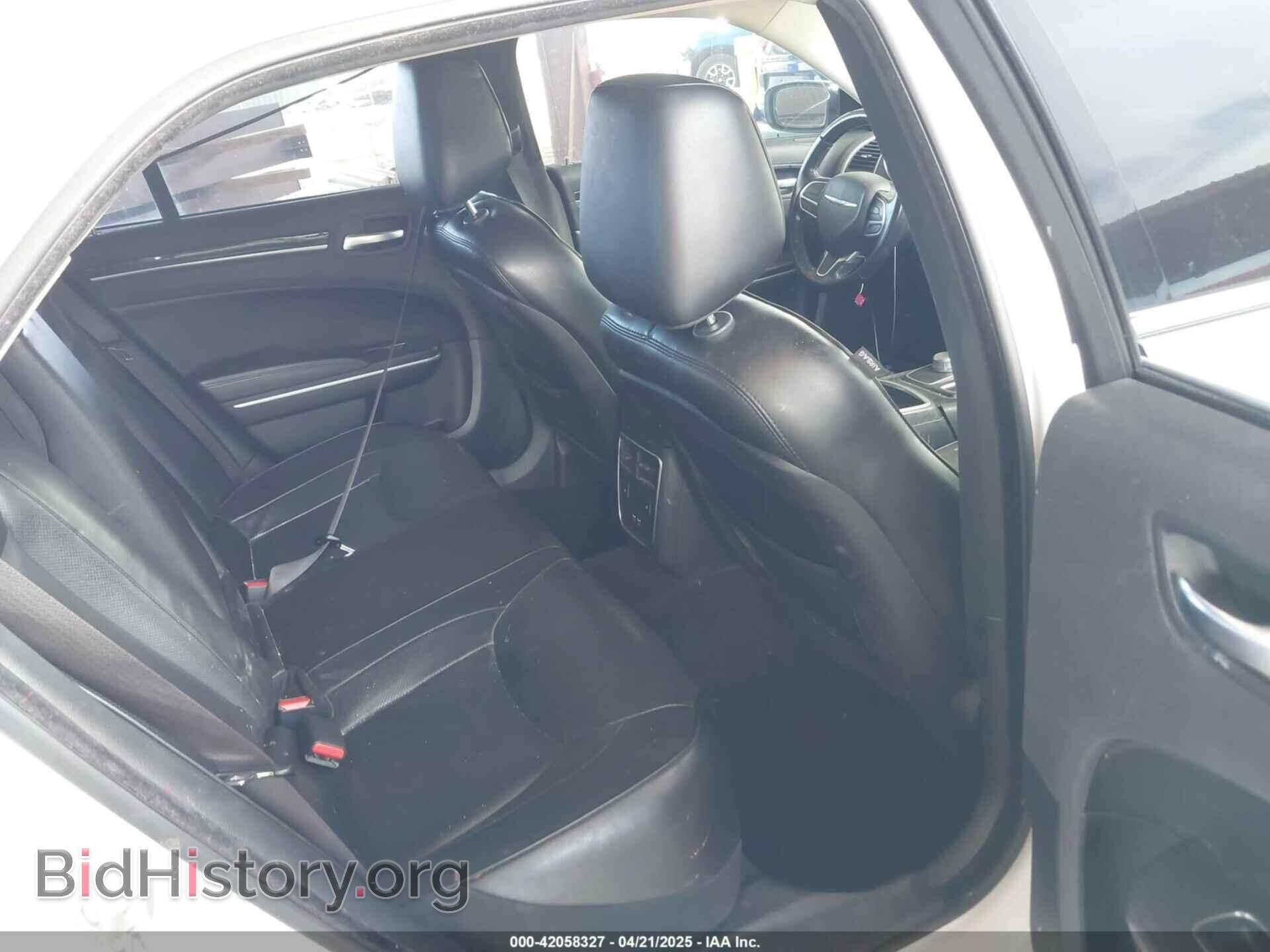 2019 CHRYSLER 300 - VIN: 2C3CCAEG9KH689328 - Фото 8