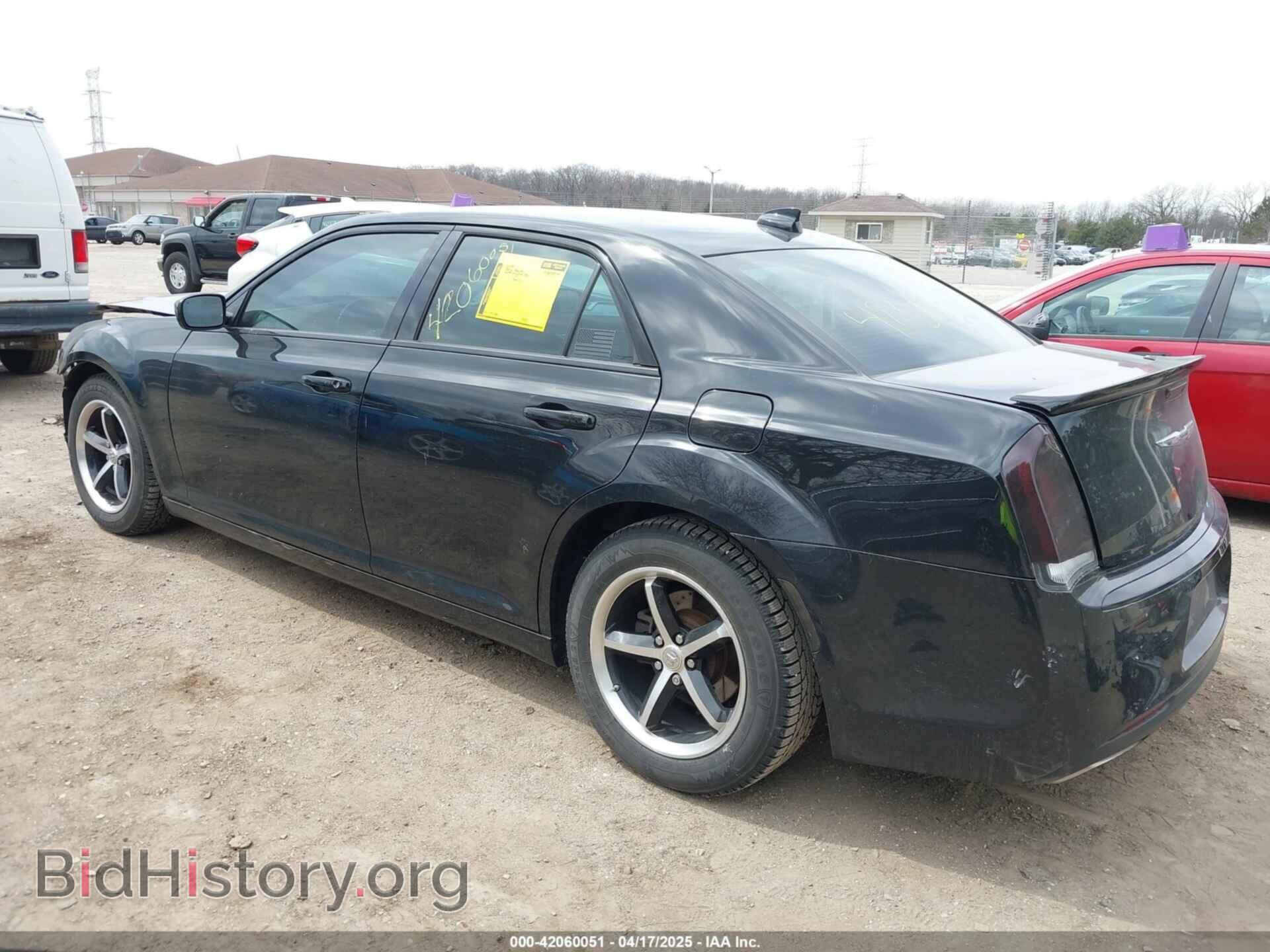 2019 CHRYSLER 300 - VIN: 2C3CCABG9KH654079 - Фото 3