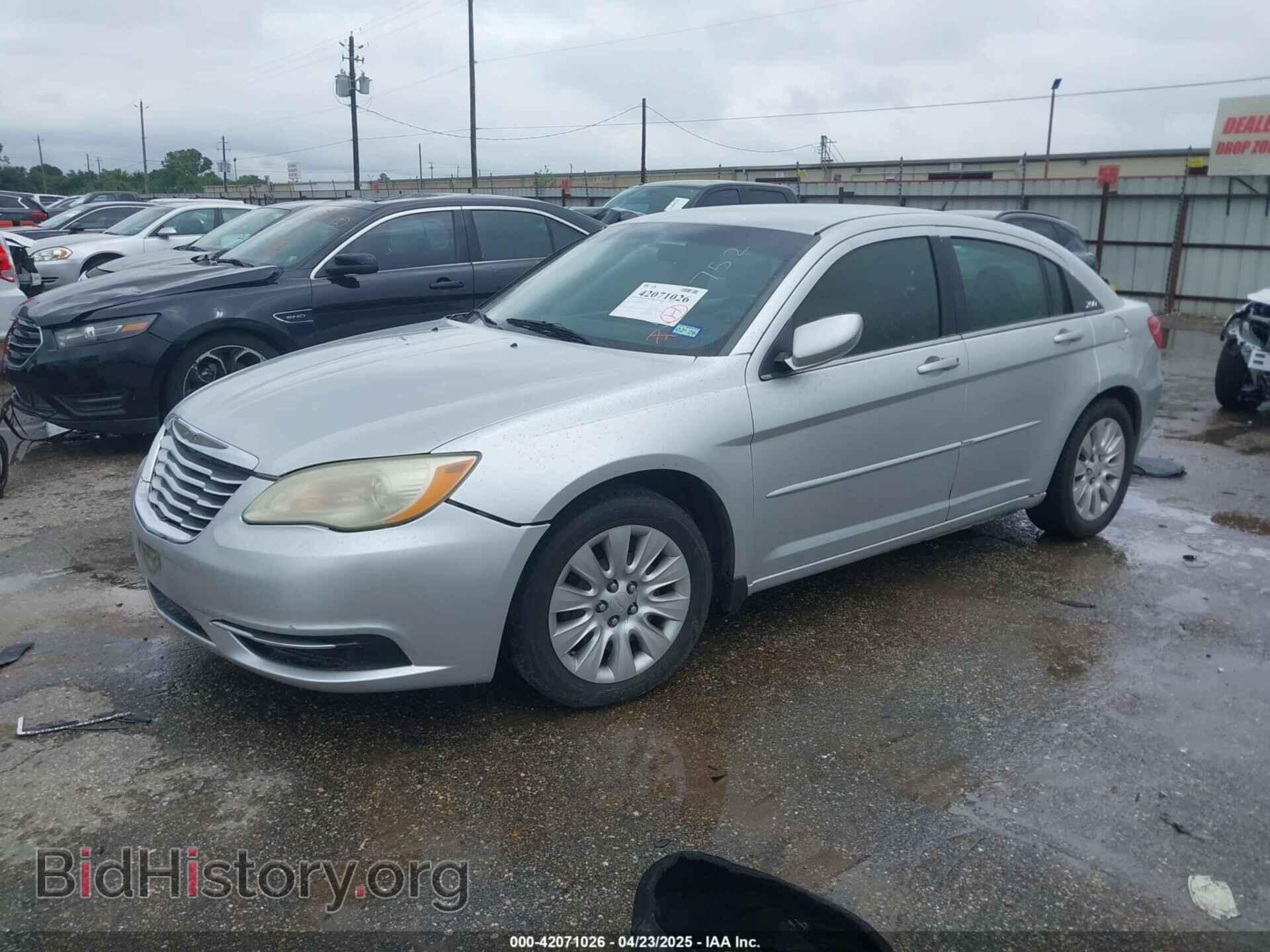 2011 CHRYSLER 200 - VIN: 1C3BC4FB8BN550752 - Фото 2