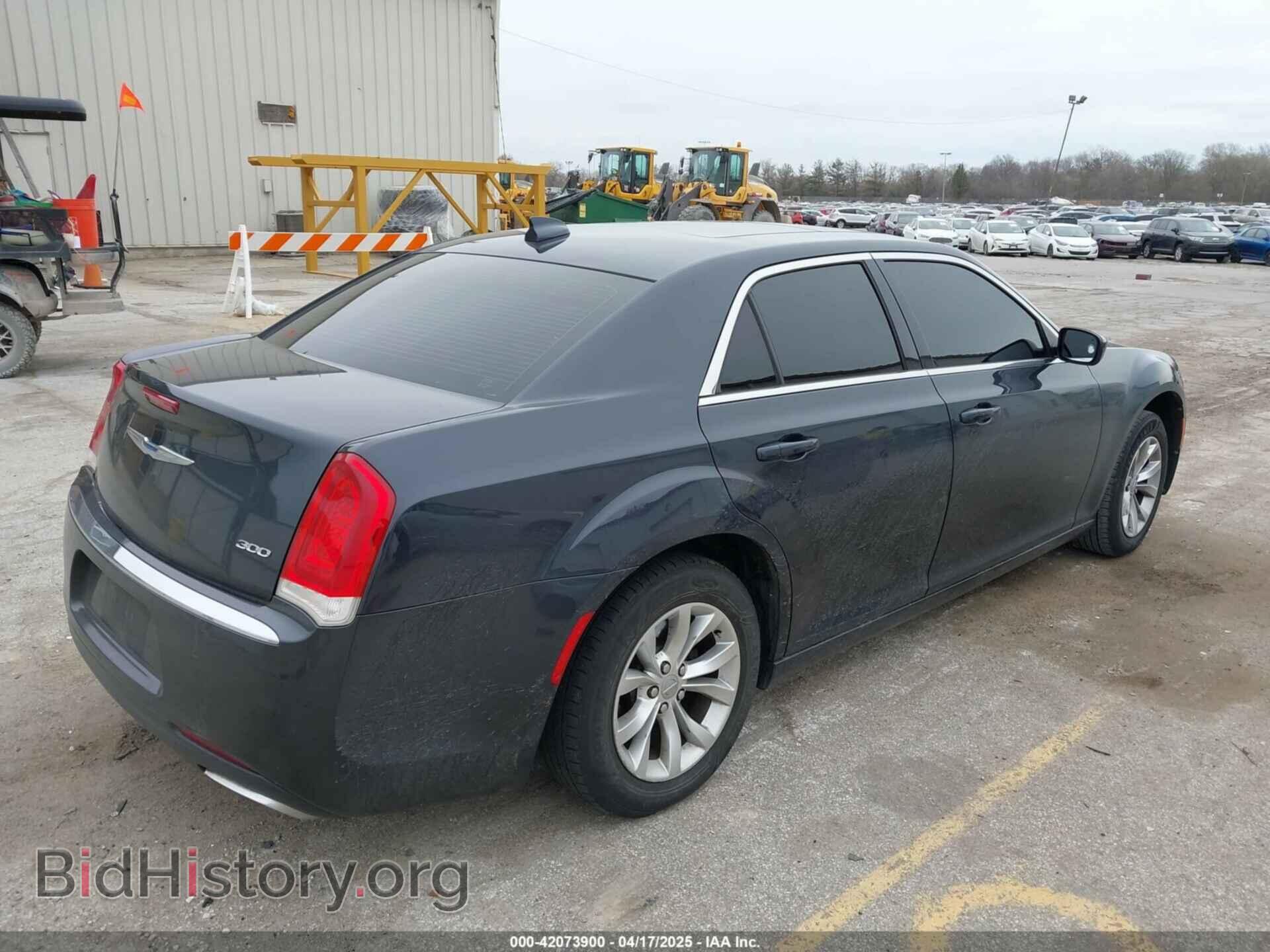 2016 CHRYSLER 300 - VIN: 2C3CCAAG0GH135642 - Фото 4