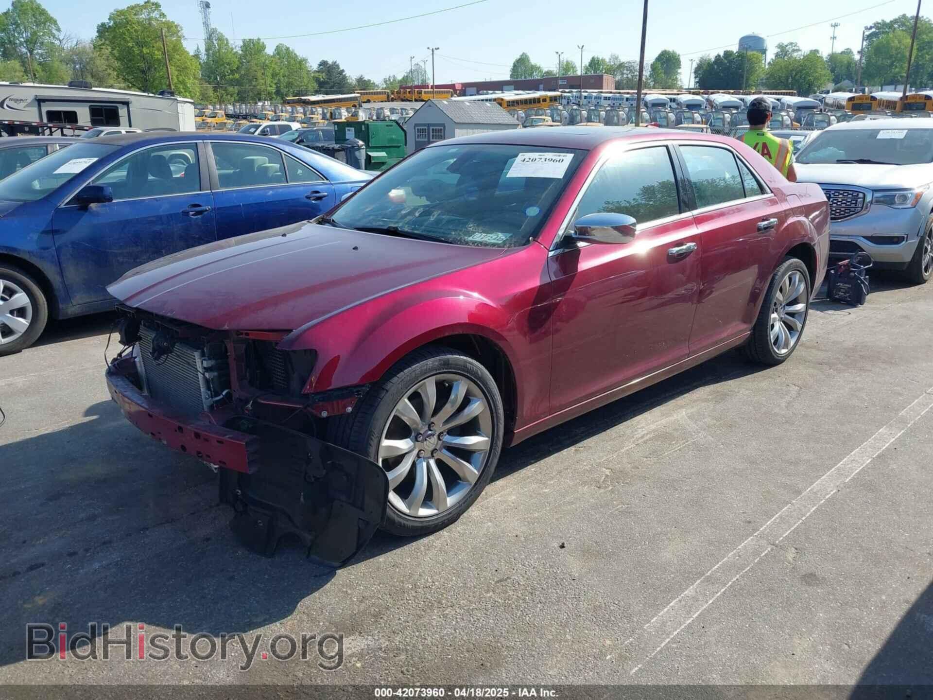 2019 CHRYSLER 300 - VIN: 2C3CCAEG9KH631199 - Фото 2