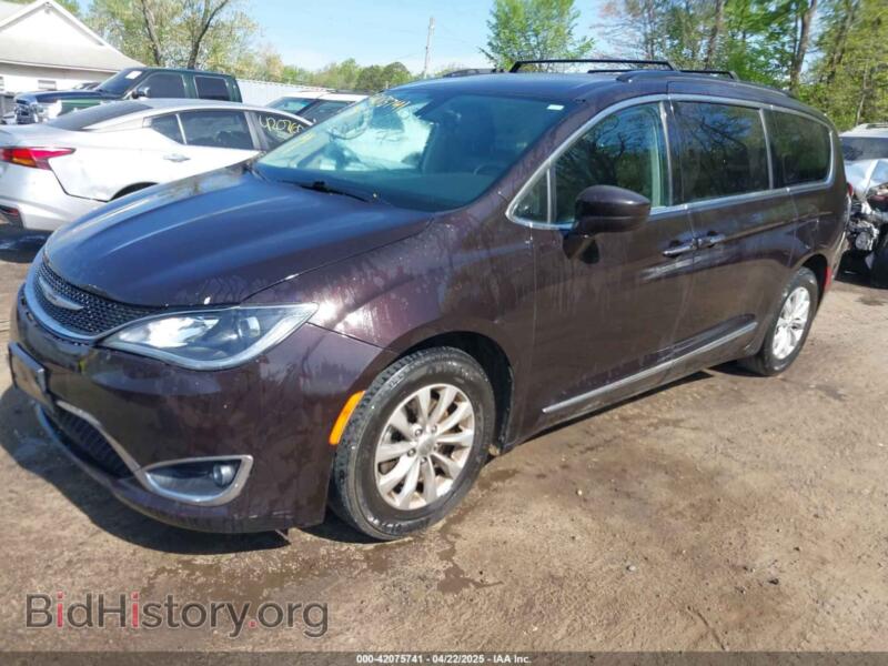 2017 Chrysler PACIFICA (VIN 2C4RC1BG4HR665533) — photo 2 of 16