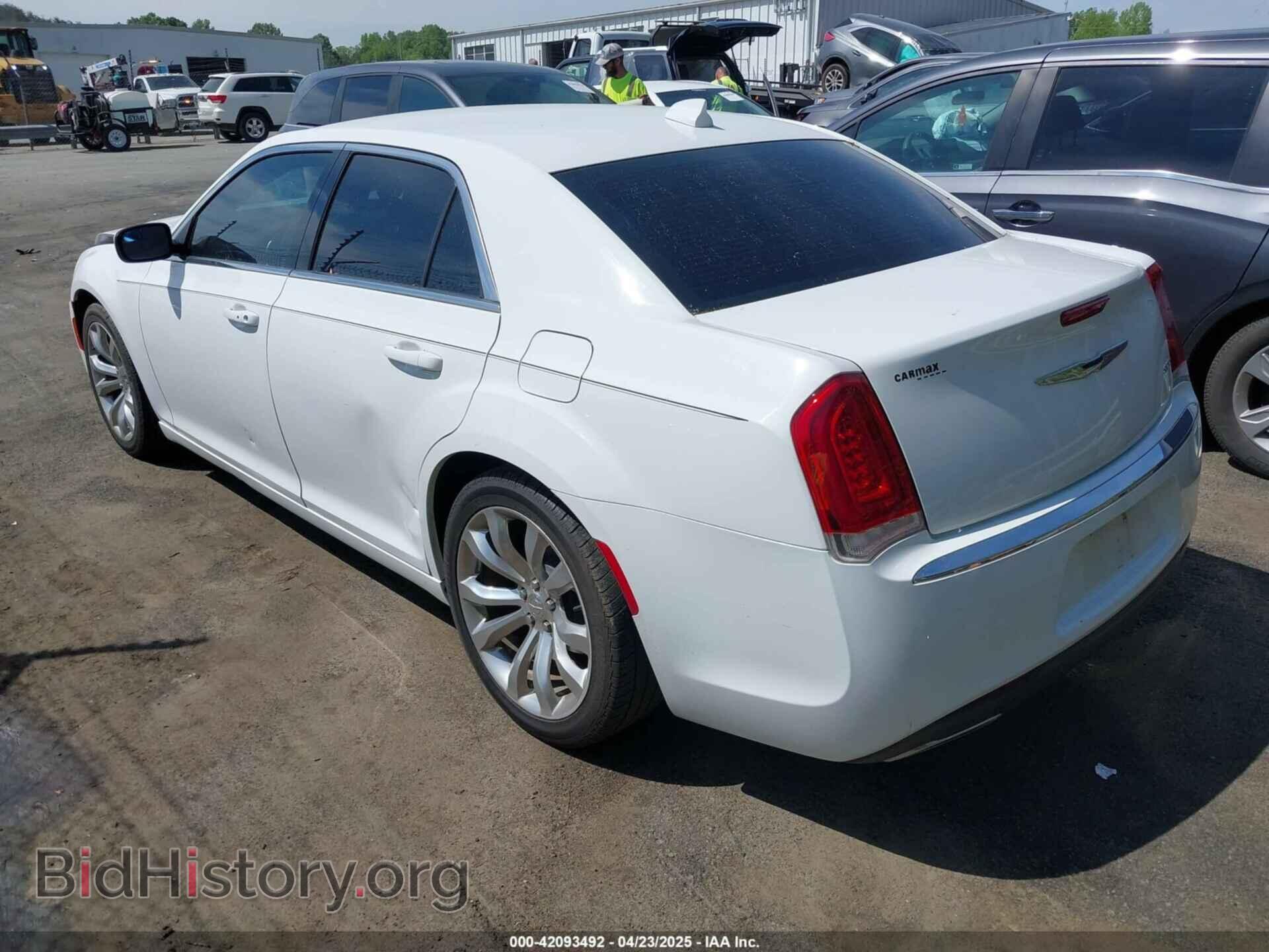 2017 CHRYSLER 300 - VIN: 2C3CCAAG4HH668224 - Фото 3