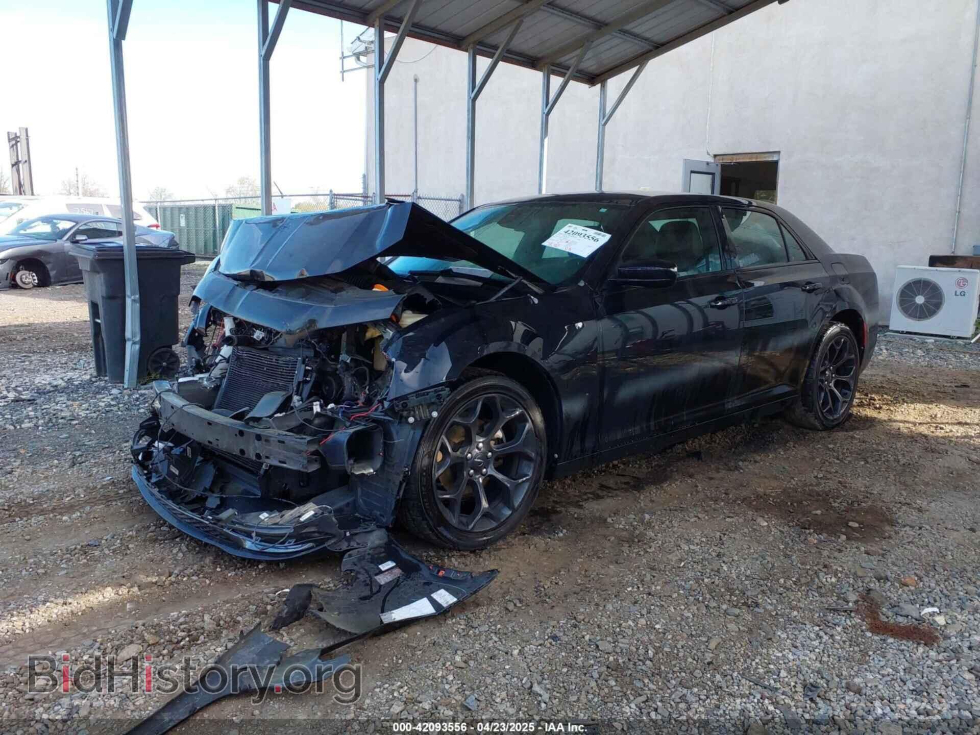 2019 CHRYSLER 300 - VIN: 2C3CCABG1KH708071 - Фото 2