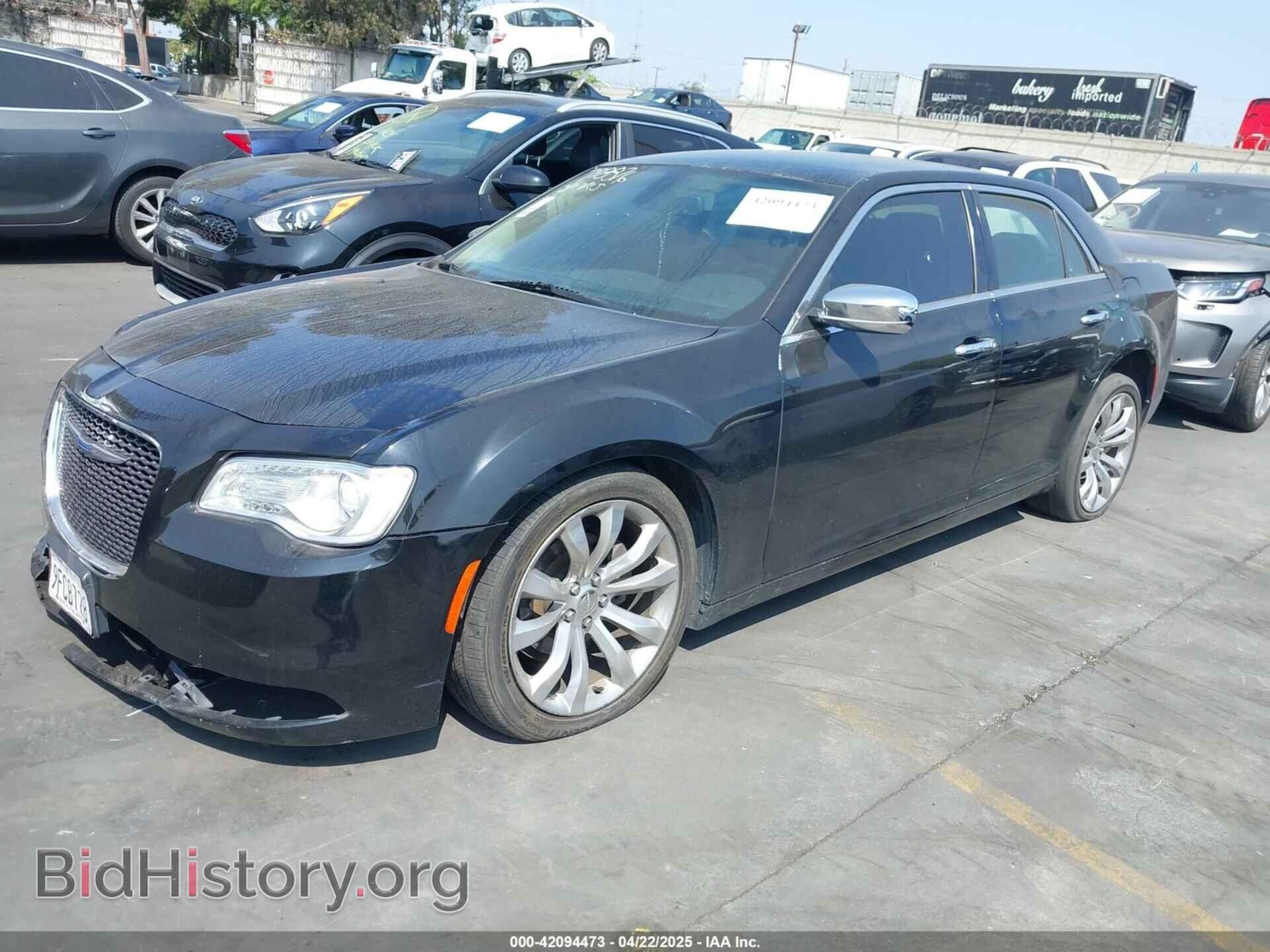2019 CHRYSLER 300 - VIN: 2C3CCAEG3KH697988 - Фото 2