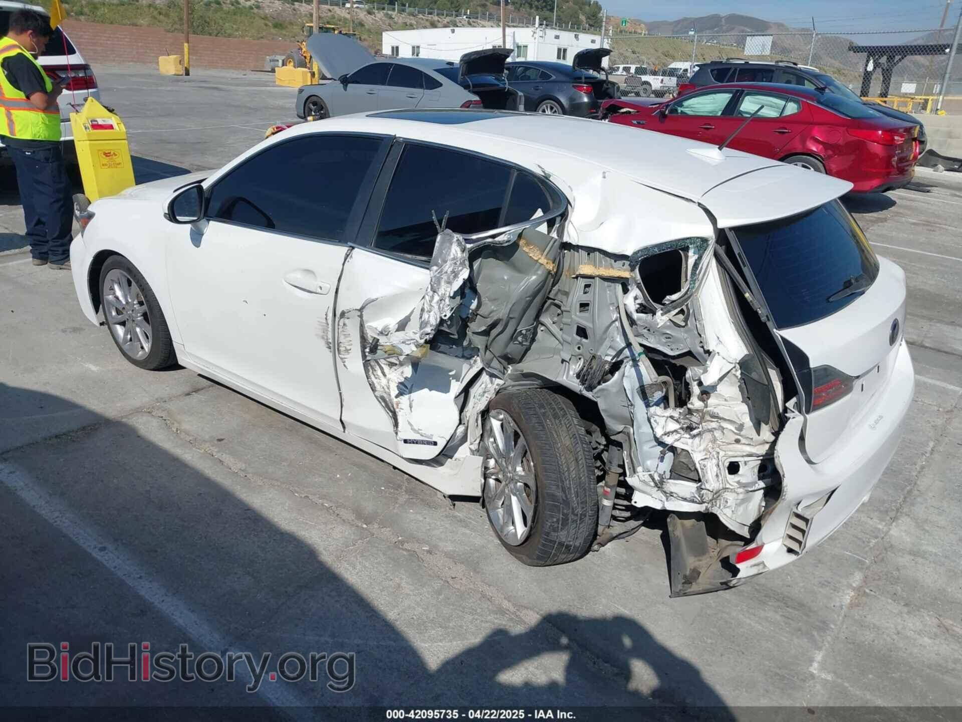 2011 LEXUS CT 200H - VIN: JTHKD5BH2B2015893 - Фото 3