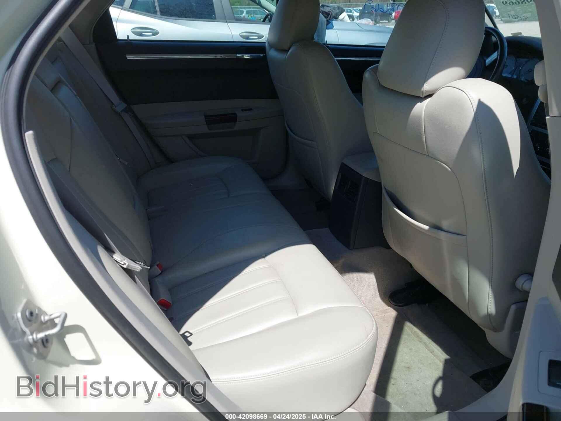 2007 CHRYSLER 300C - VIN: 2C3KA63H87H897640 - Фото 8
