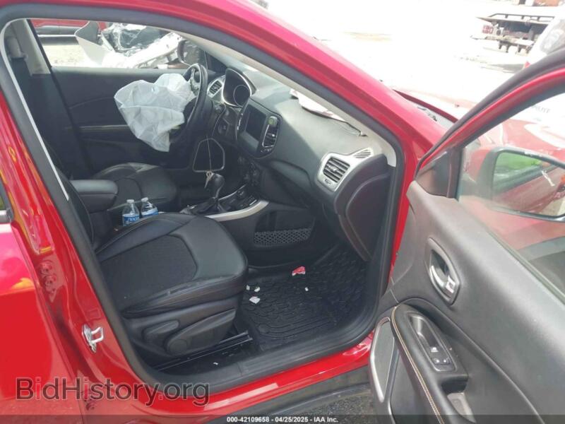 2020 Jeep COMPASS (VIN 3C4NJDBB1LT135570) — photo 5 of 16