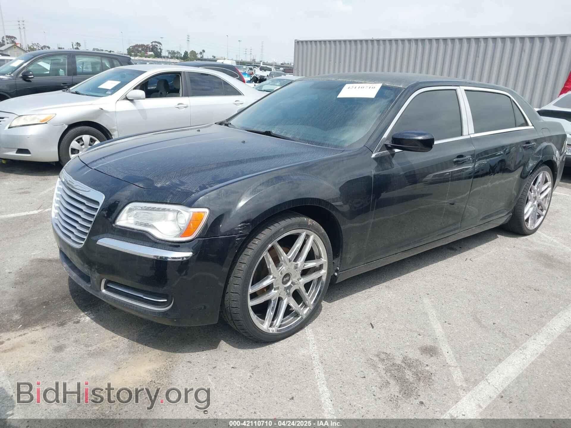 2013 CHRYSLER 300 - VIN: 2C3CCAAG3DH565628 - Фото 2