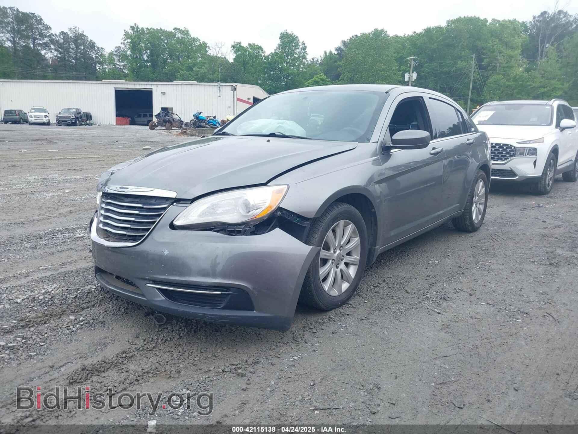 2013 CHRYSLER 200 - VIN: 1C3CCBBG2DN731634 - Фото 2