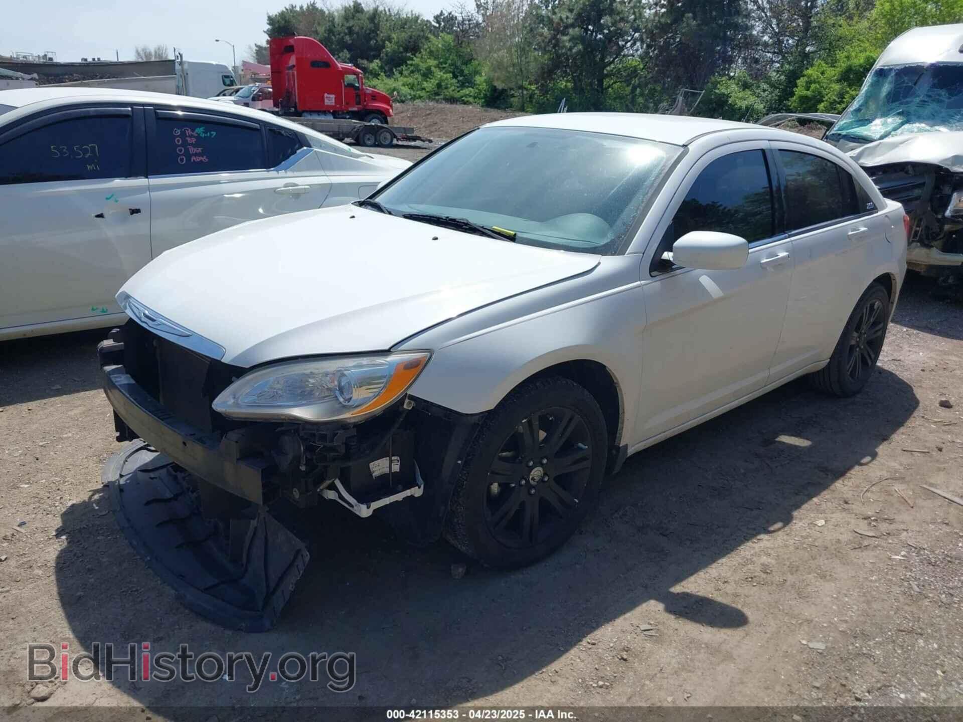 2011 CHRYSLER 200 - VIN: 1C3BC1FB0BN569990 - Фото 2