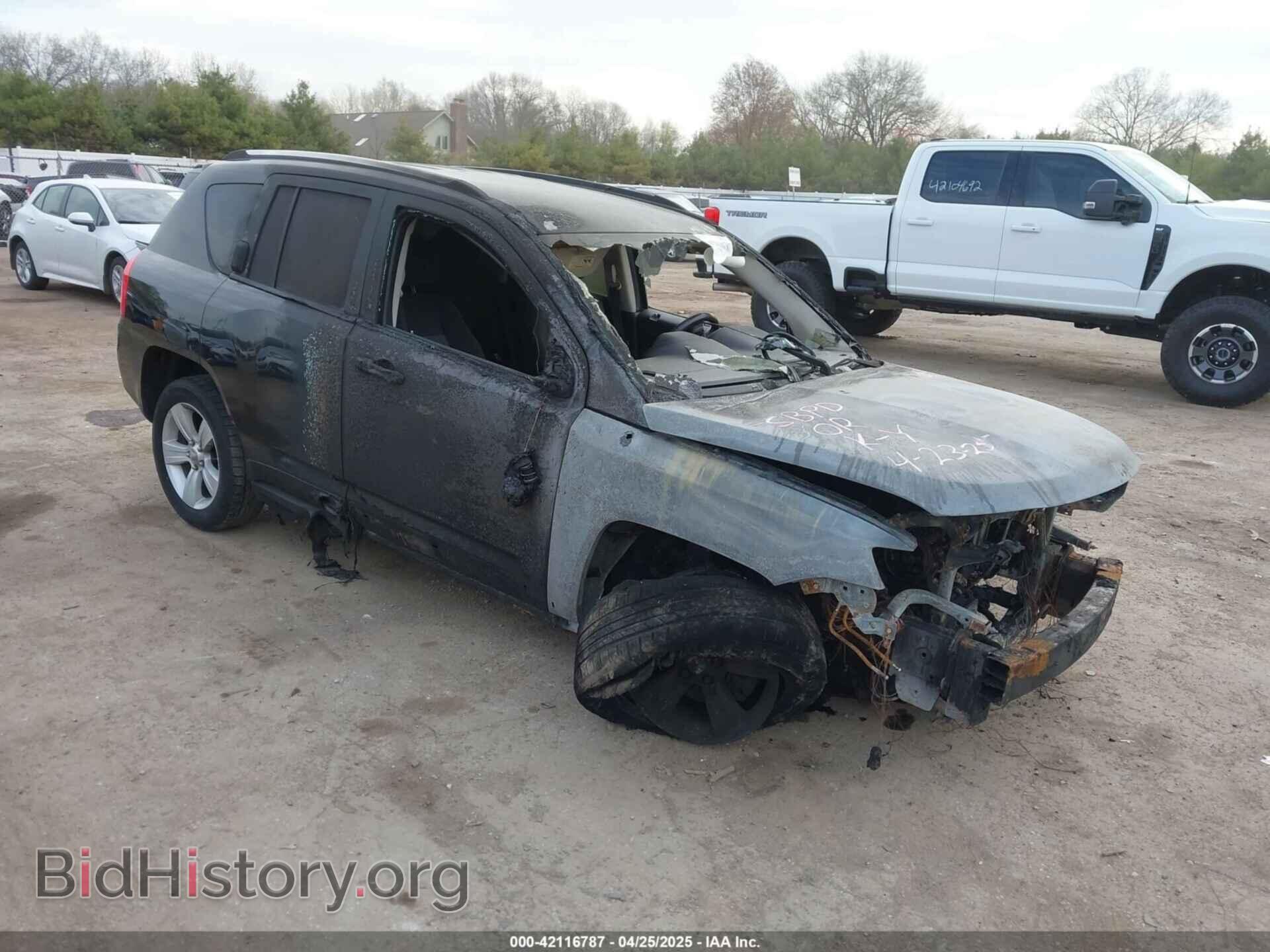 Photo 1J4NF1FB9BD145434 - JEEP COMPASS 2011