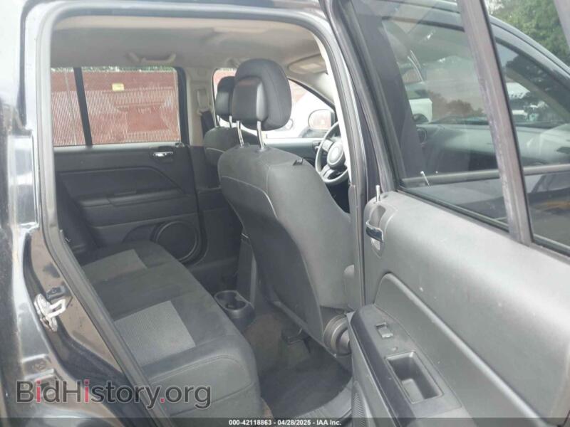 2014 Jeep COMPASS (VIN 1C4NJCBA1ED725875) — photo 8 of 17