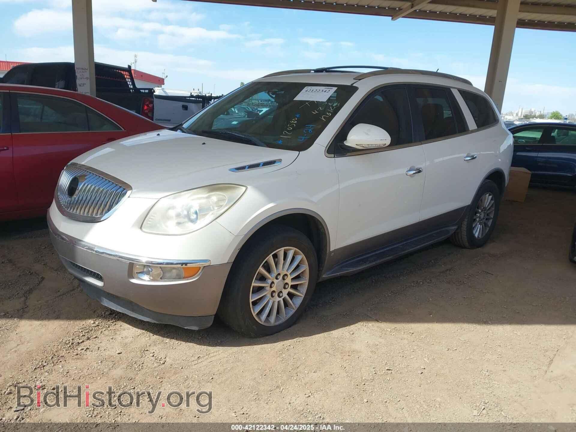 2011 BUICK ENCLAVE - VIN: 5GAKRAED8BJ120580 - Фото 2