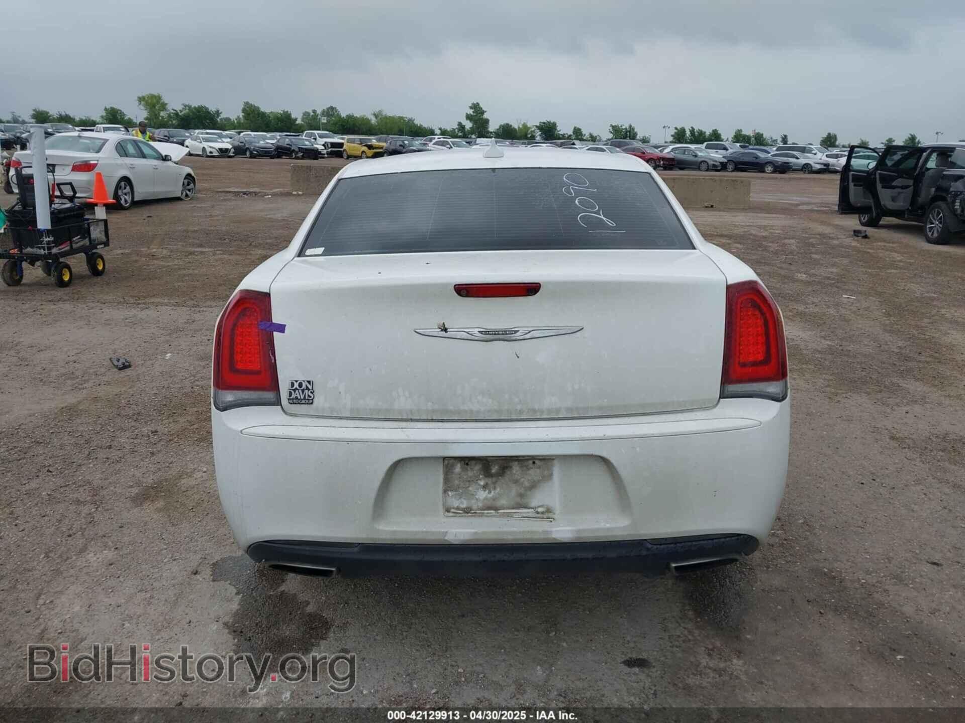 2018 CHRYSLER 300 - VIN: 2C3CCAAG5JH320468 - Фото 16