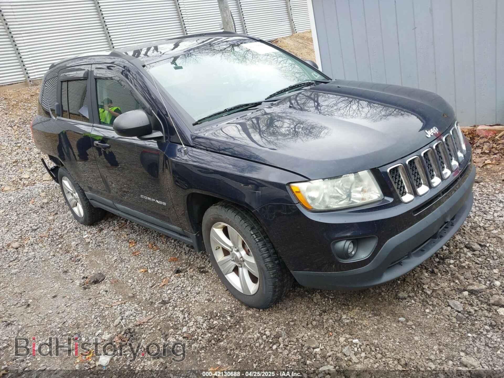 Photo 1J4NT1FB8BD194438 - JEEP COMPASS 2011