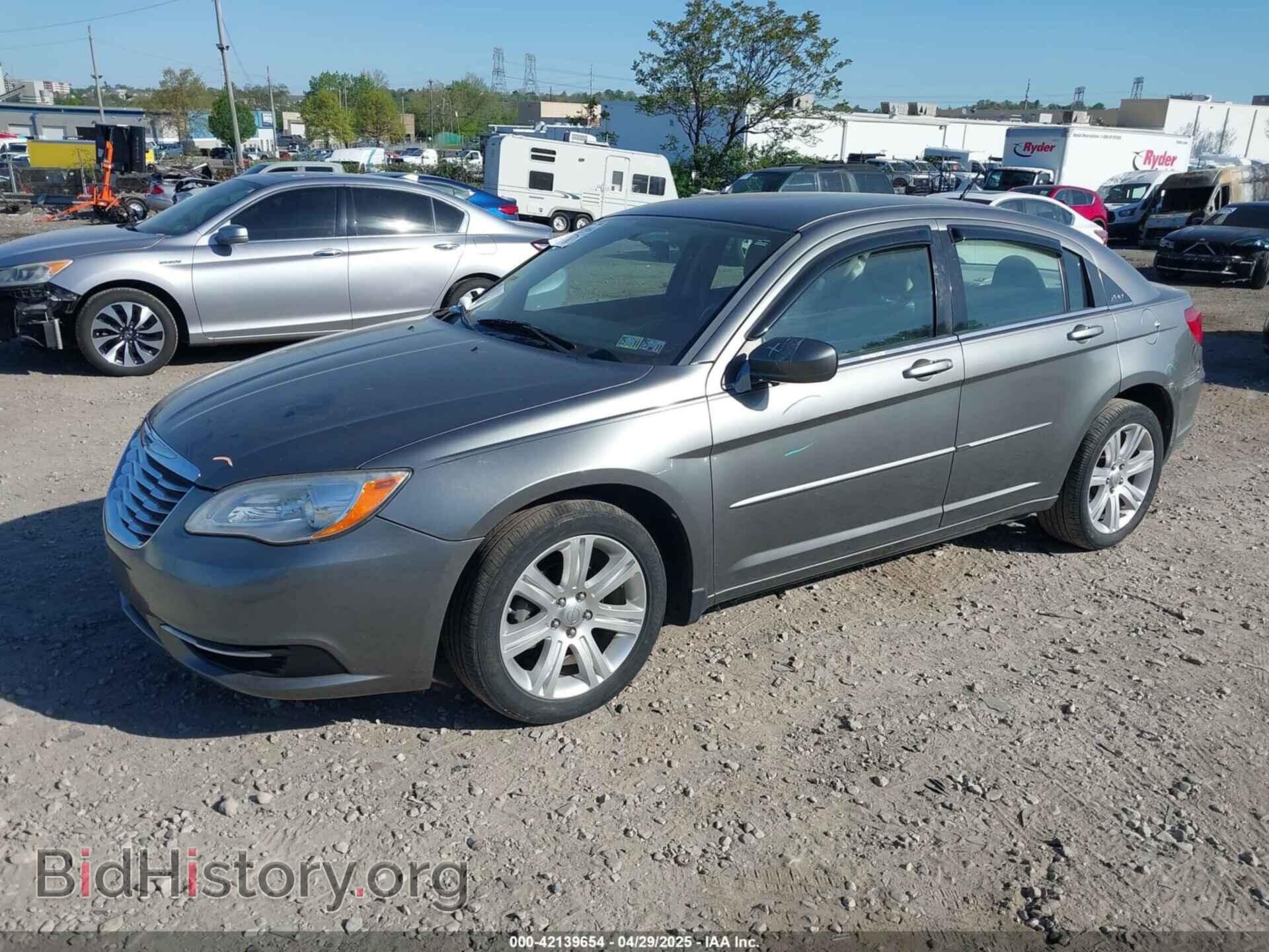 2012 CHRYSLER 200 - VIN: 1C3CCBAB2CN207470 - Photo 2