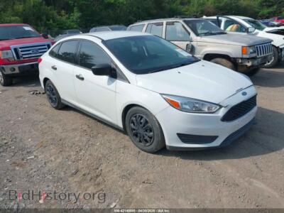 2015 Ford FOCUS S, белый — VIN 1FADP3E28FL321466, IAAI