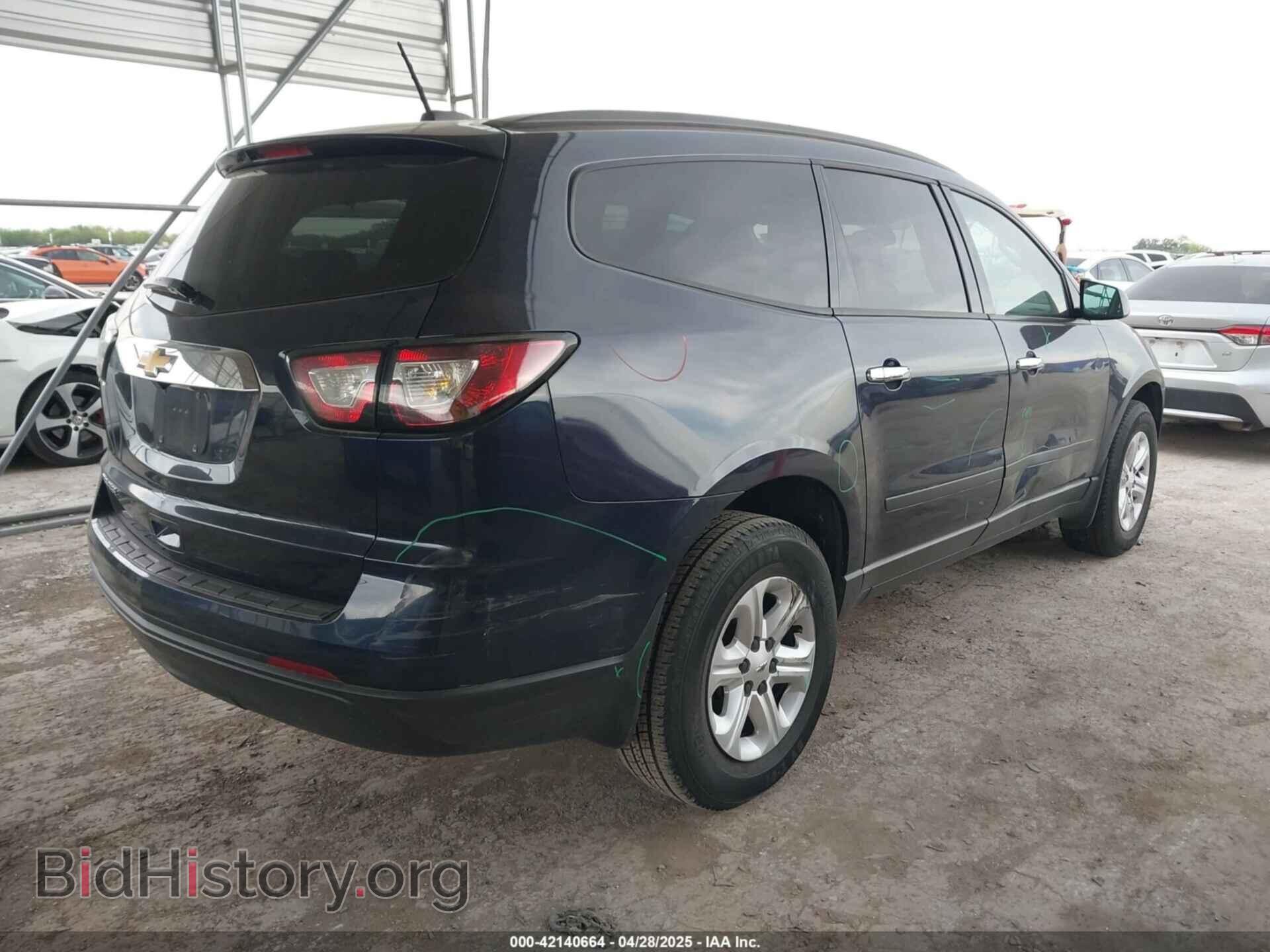 2017 CHEVROLET TRAVERSE - VIN: 1GNKRFKD0HJ228286 - Фото 4