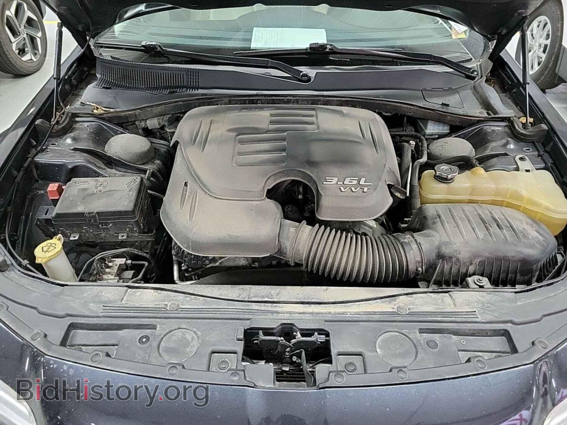 2019 CHRYSLER 300 - VIN: 2C3CCARG7KH556447 - Фото 2
