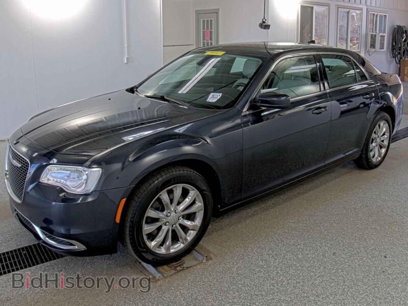 2019 Chrysler 300 (VIN 2C3CCARG7KH556447) — фото 3 из 38